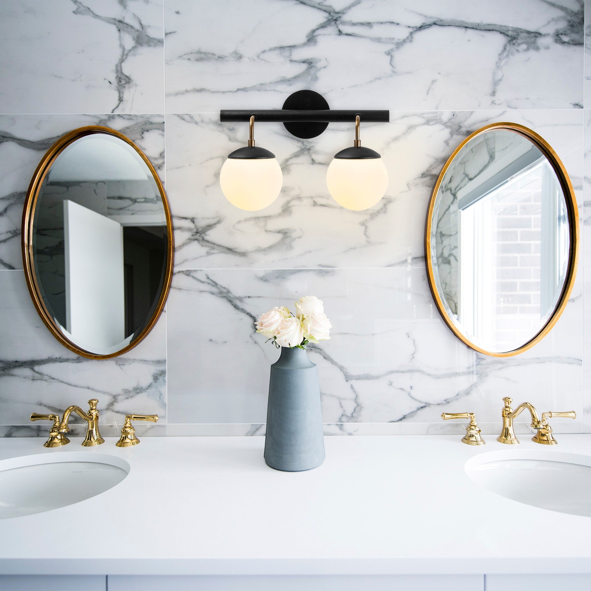 Candeeiro de Parede – 41 x 20 cm – Preto e Branco – Metal e Vidro