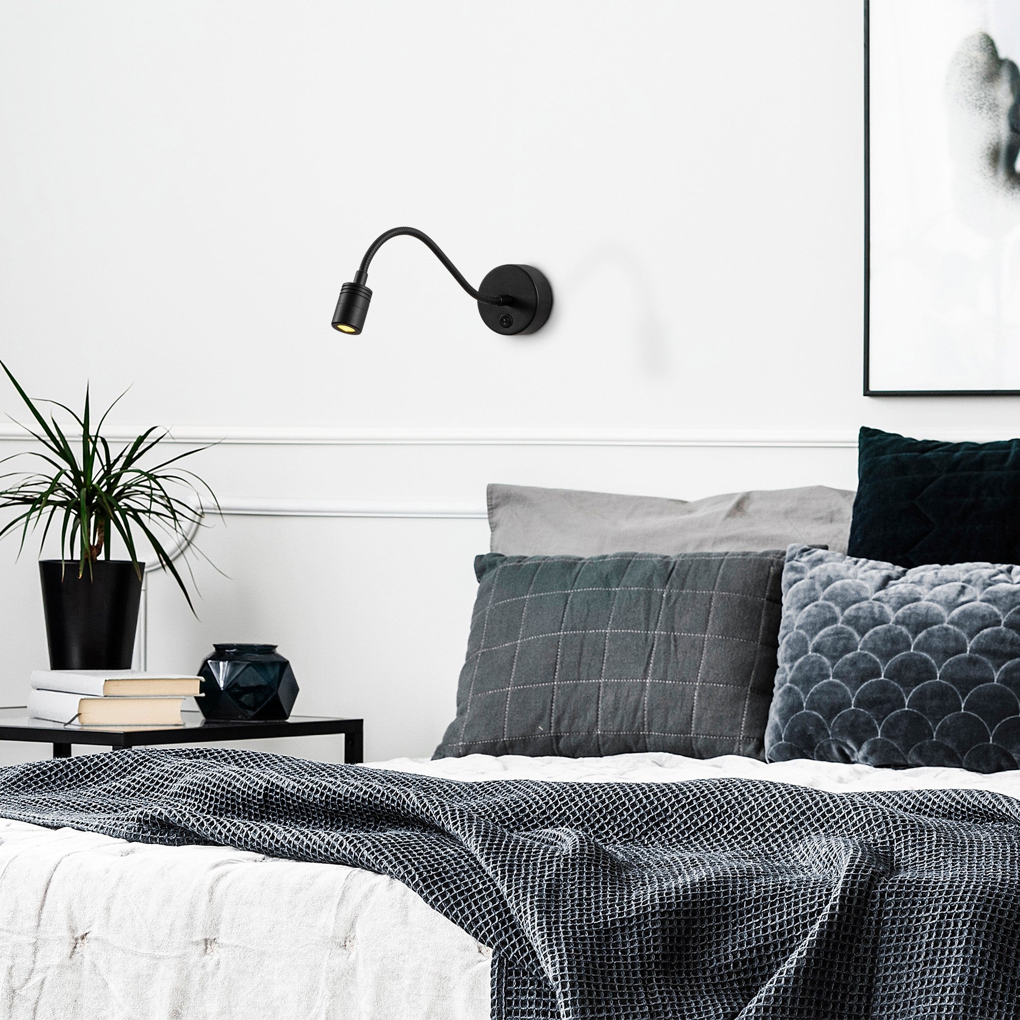 Candeeiro de Parede – 8 x 38 cm – Preto – Metal