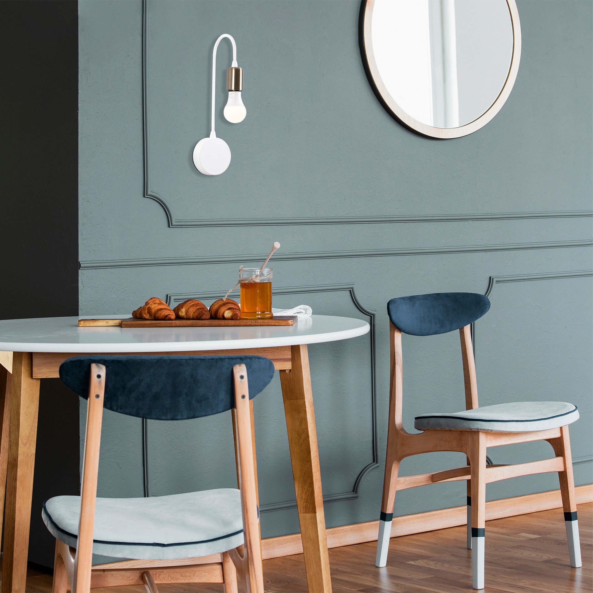 Candeeiro de Parede – 10 x 14 cm – Branco – Metal