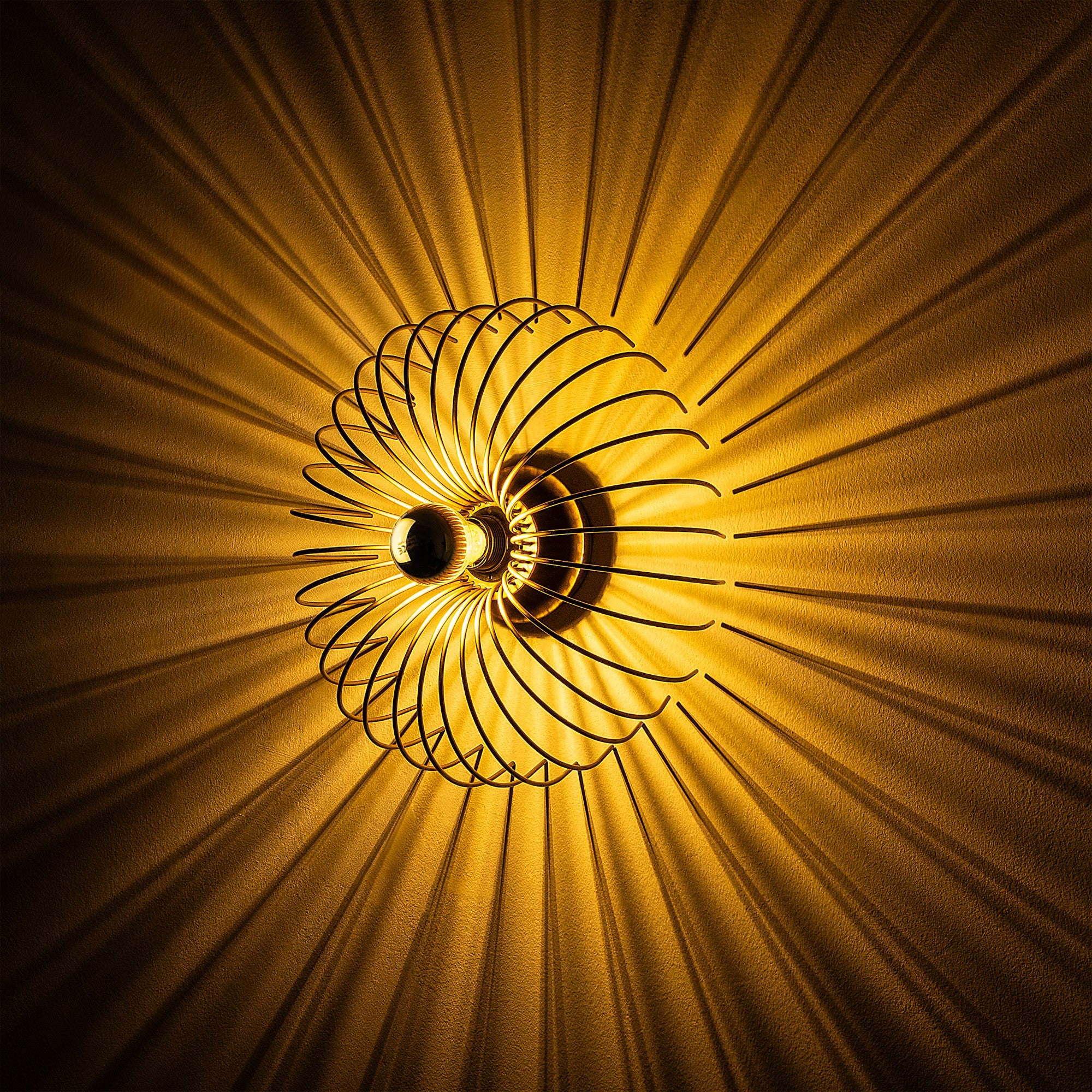 Candeeiro de Parede – 36 x 12 x 36 cm – Dourado – Metal