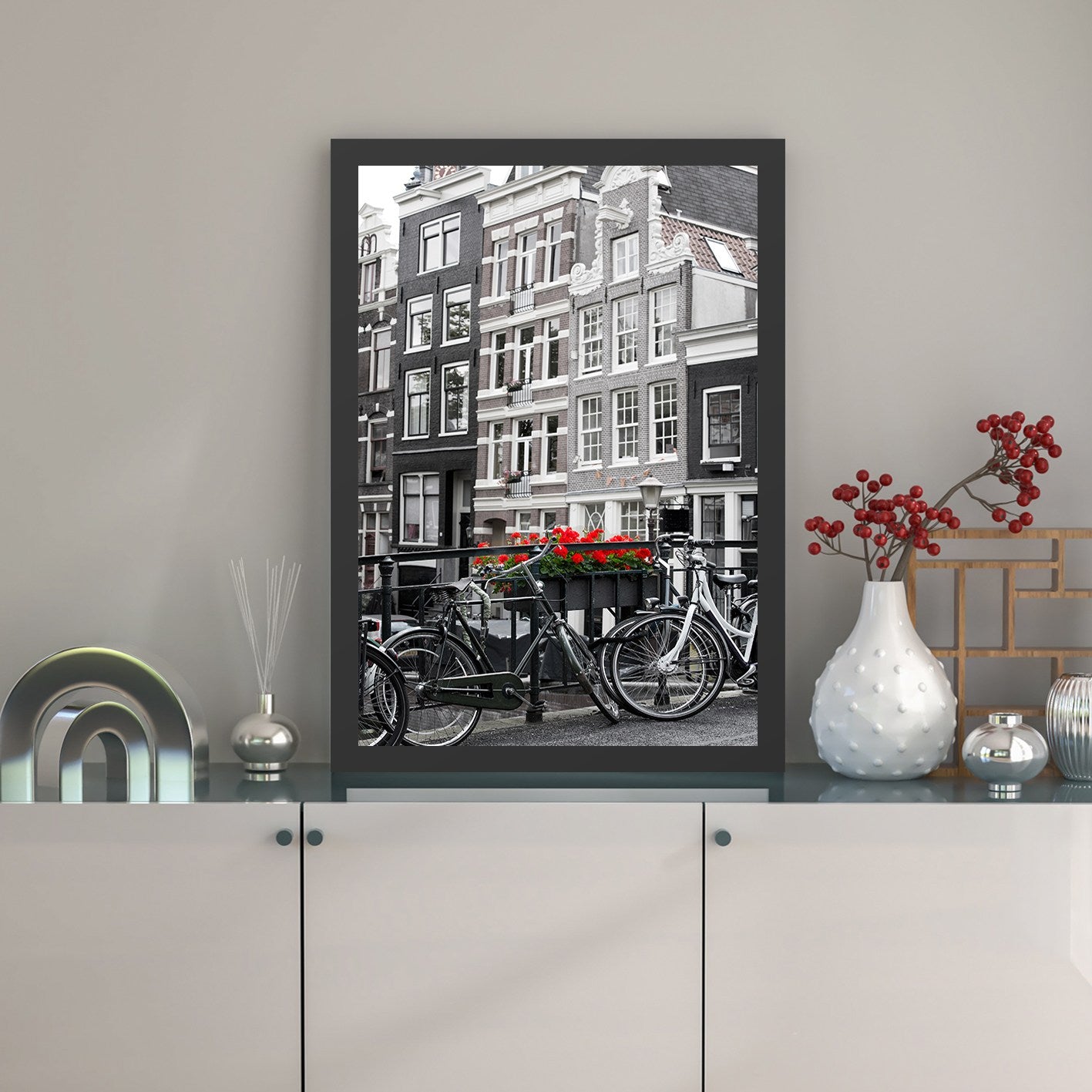 Quadro Decorativo Bicicleta 40x55 cm — MDF, Impressão UV, Moldura em Poliestireno 2 cm — Preto/Vermelho