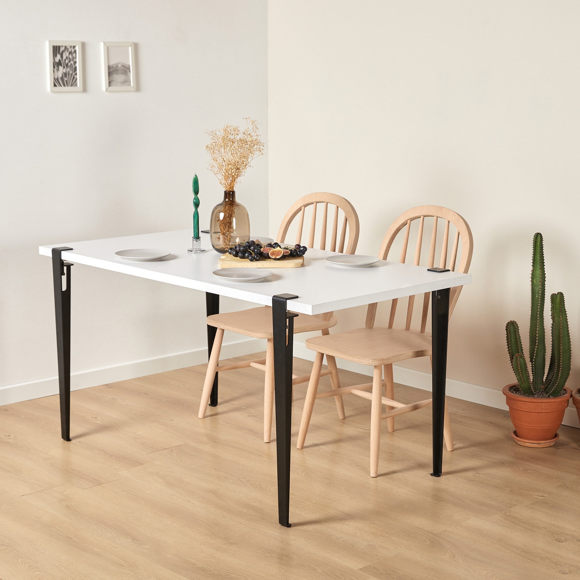 Mesa de Jantar Moderna Branca e Preta para 4 Pessoas - Montagem Rápida e Fácil com Pernas de Aço