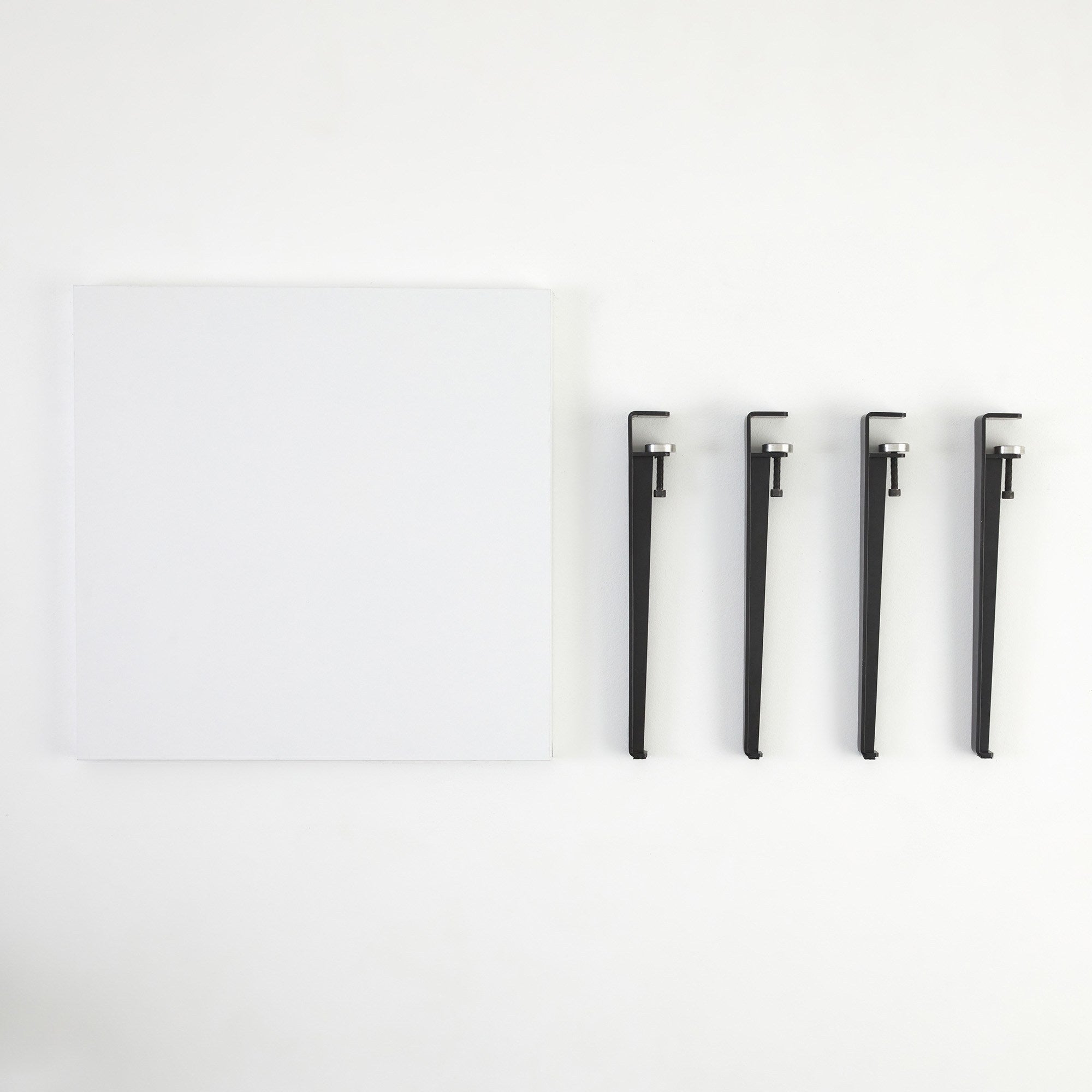 Mesa de Centro Redonda 60cm - Tampo Branco com Pernas Pretas em Aço - Montagem Rápida e Fácil