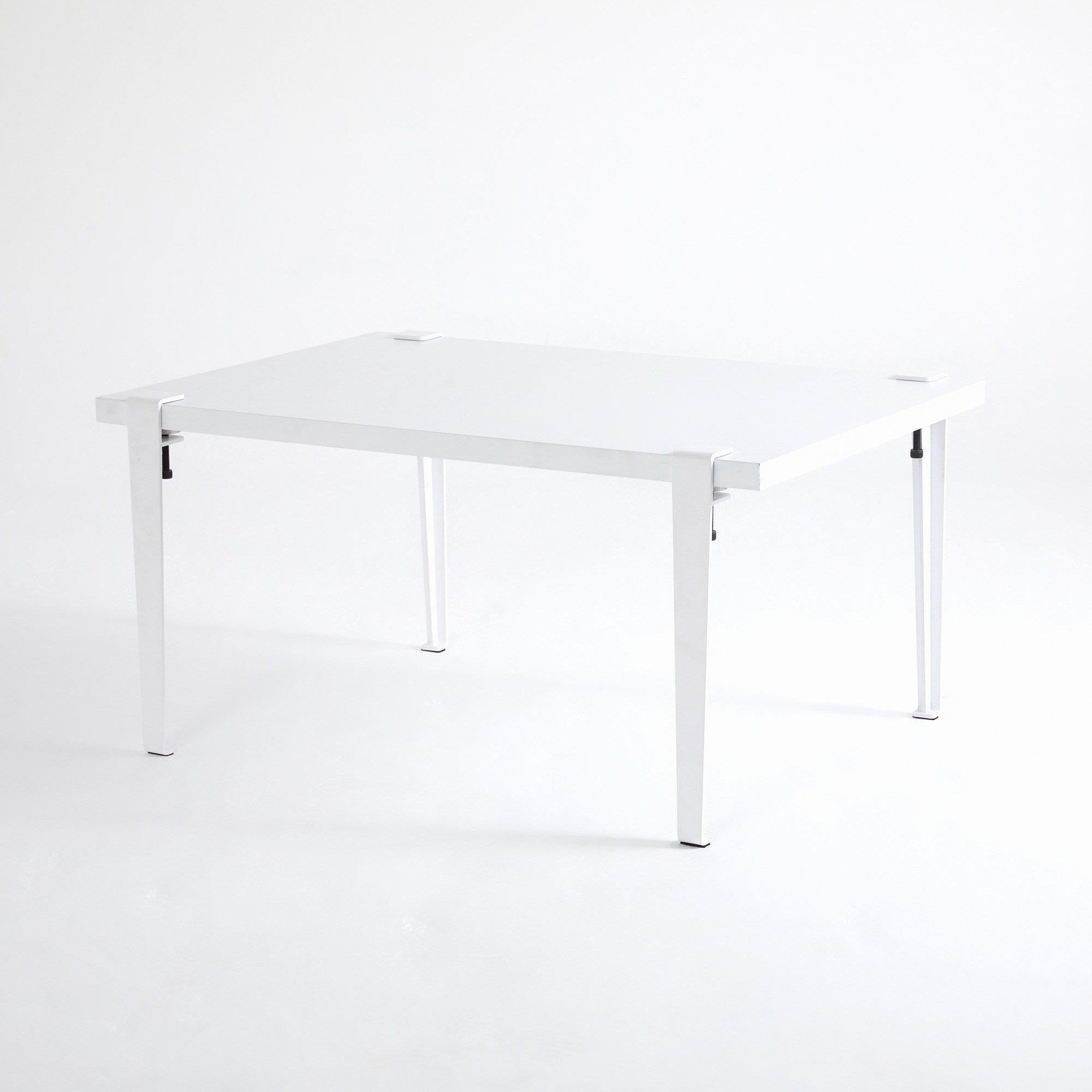 Mesa de Centro Branca com Pernas de Aço - Montagem Rápida e Fácil 90x60cm