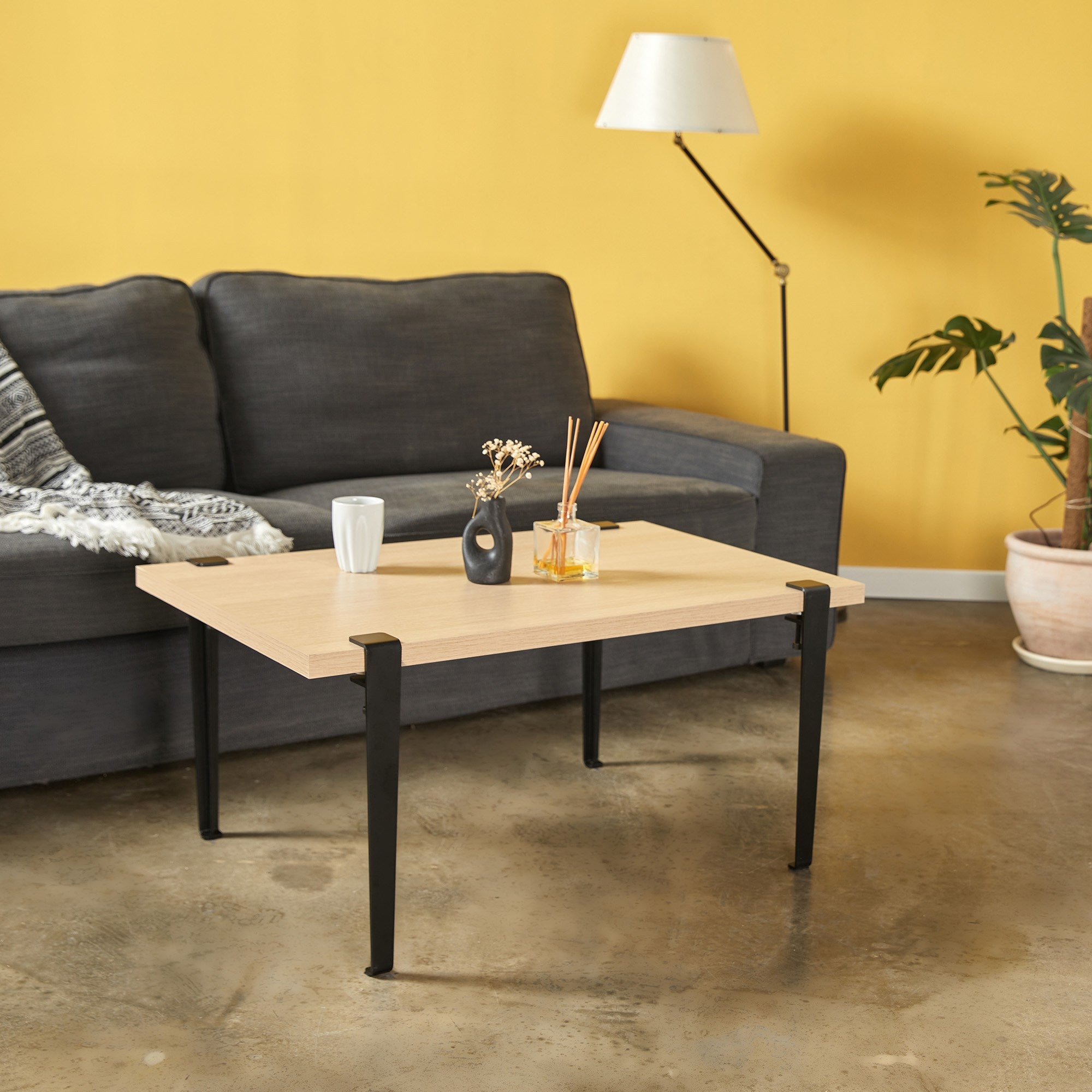 Mesa de Centro Preta com Pernas de Aço - Montagem Rápida e Fácil 90x60cm