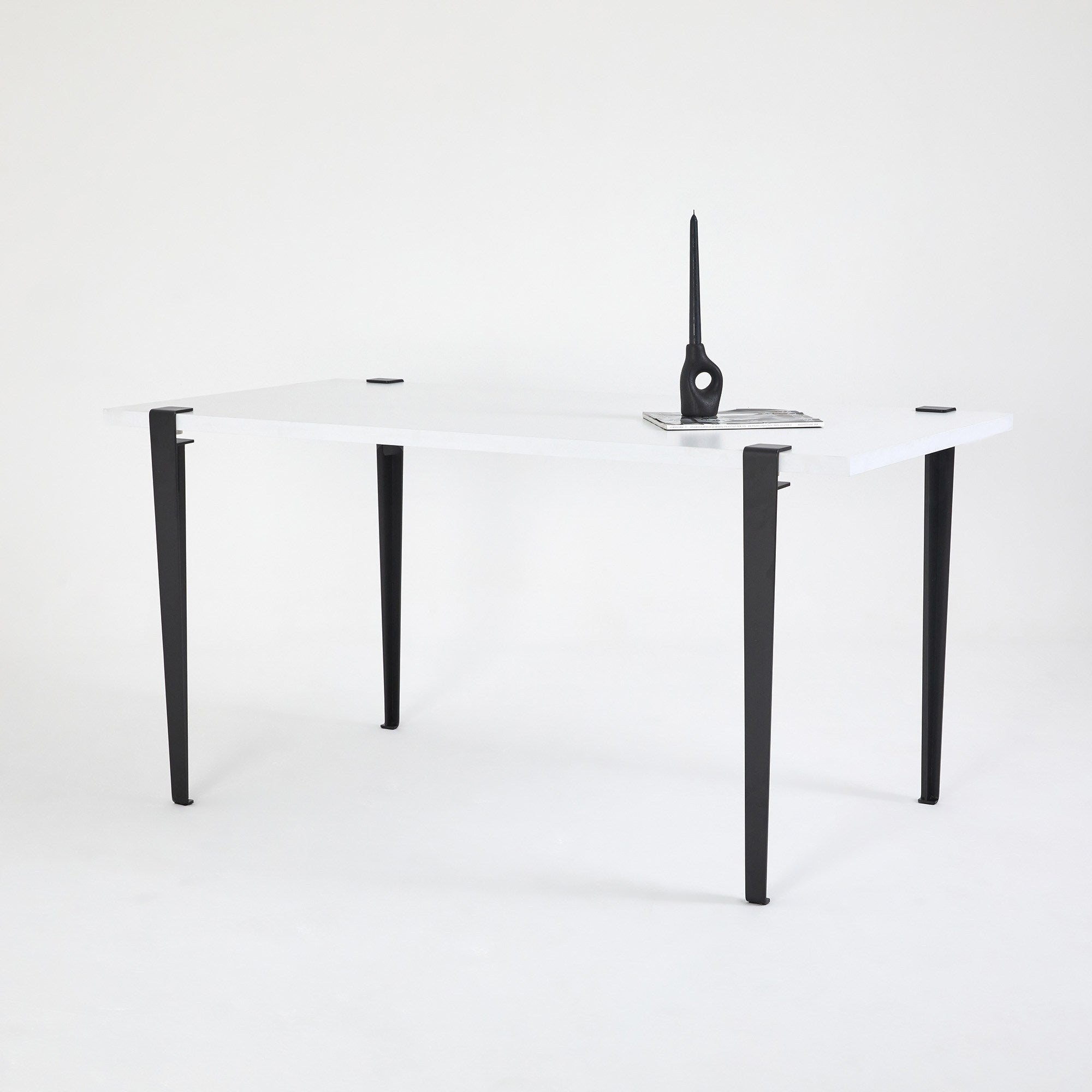 Mesa de Jantar Moderna Branca e Preta 150cm - Montagem Rápida e Fácil com Pernas de Aço