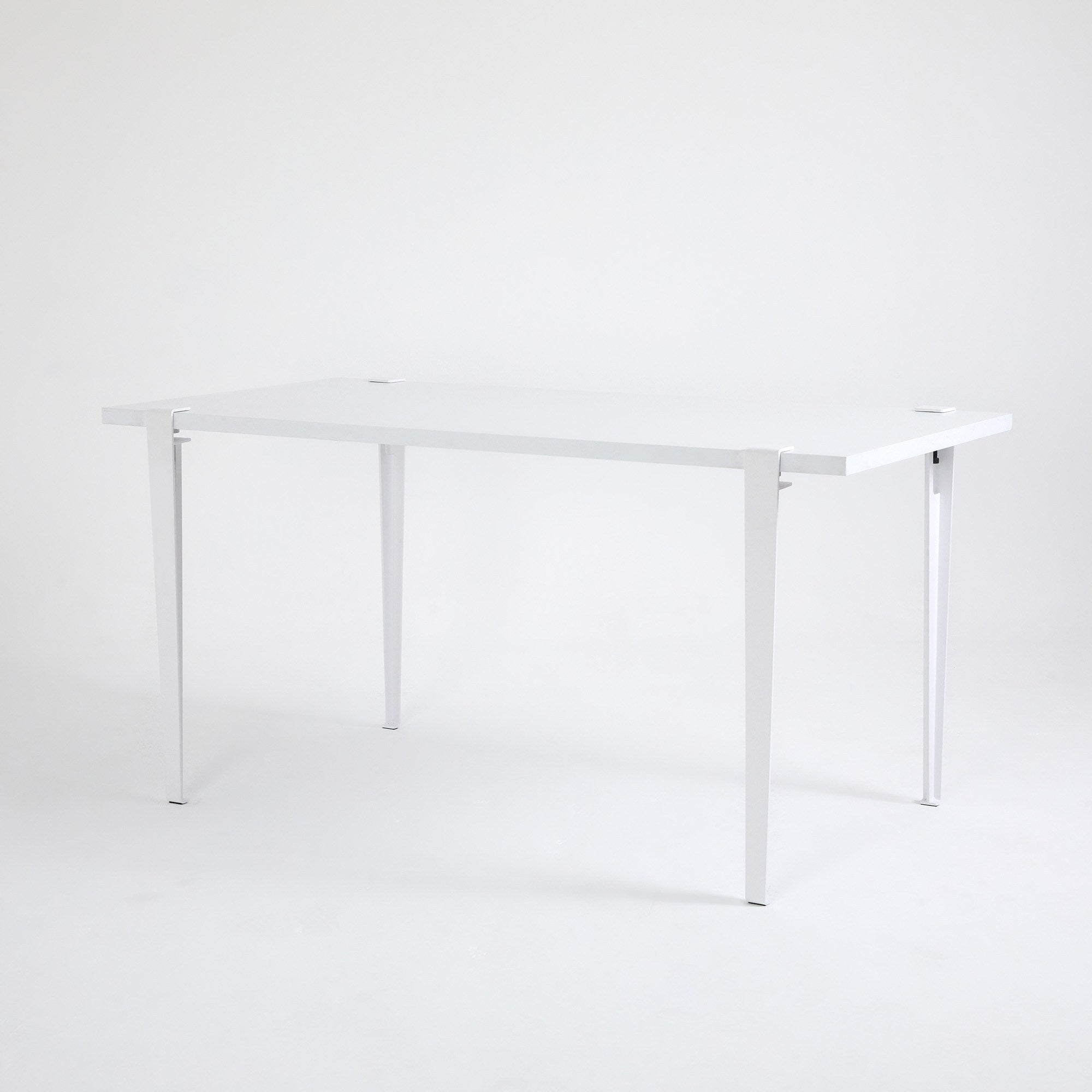 Mesa de Jantar Branca 150cm com Pernas de Aço - Montagem Rápida e Fácil