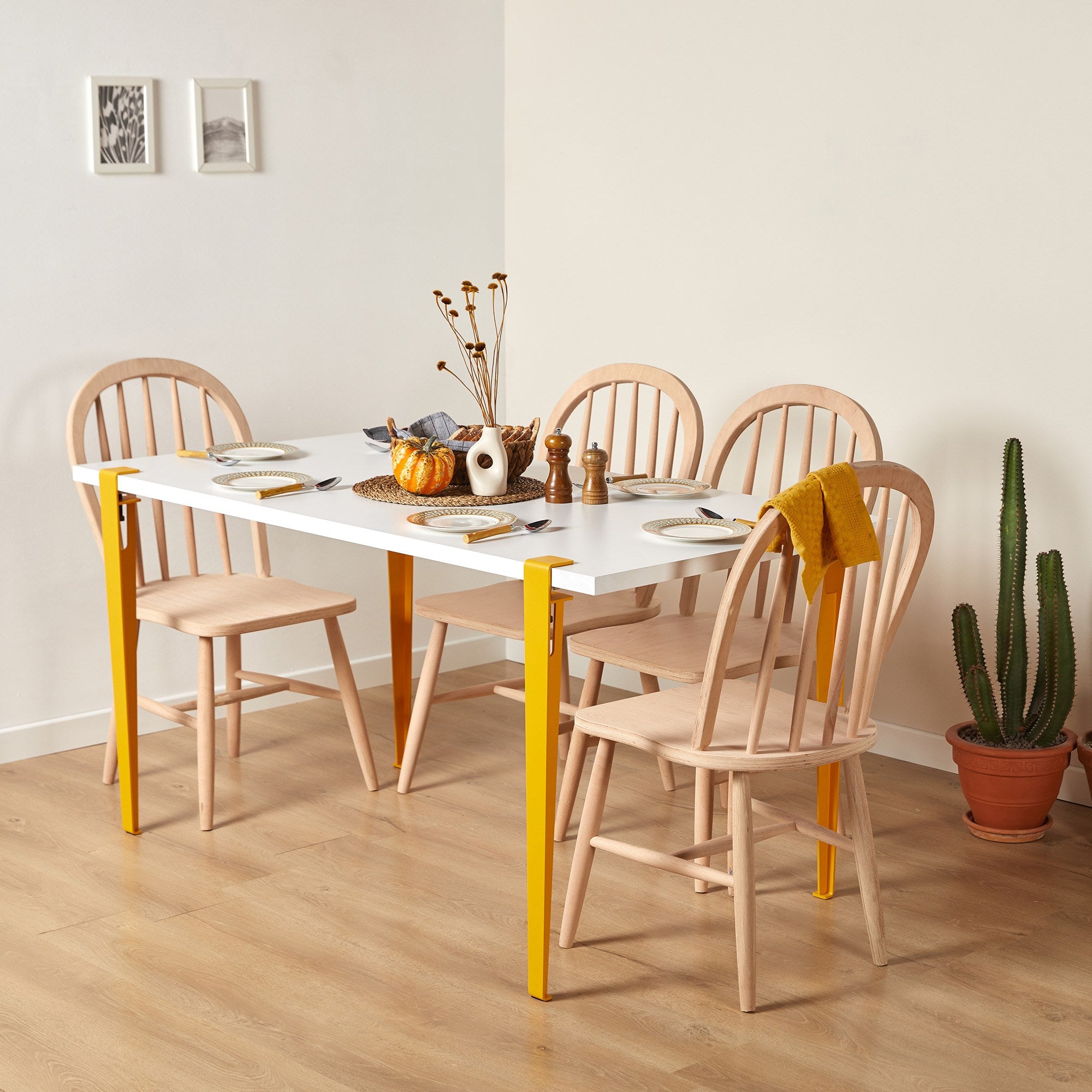 Mesa de Jantar Branca e Amarela com Pernas de Aço - Montagem Rápida e Fácil 150x75cm
