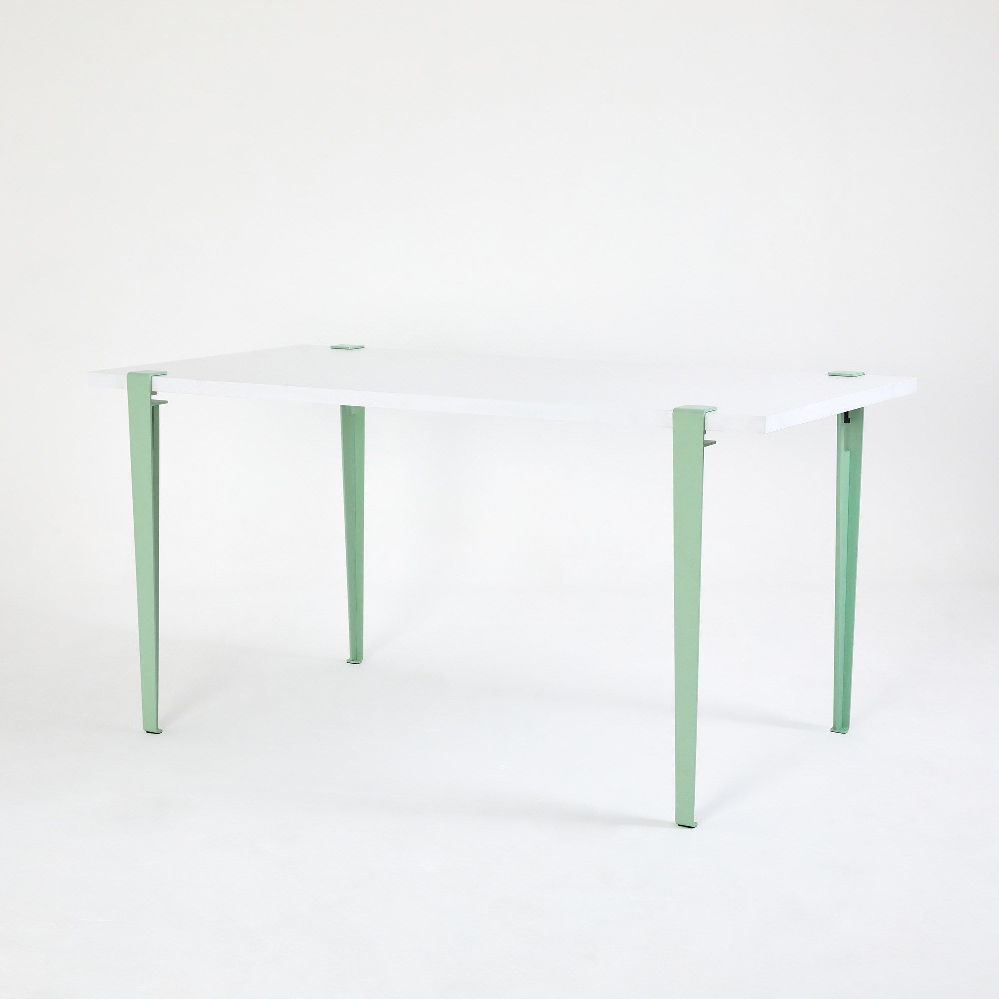 Mesa de Jantar Branca com Pernas de Aço Pretas - 150cm, Montagem Rápida e Fácil