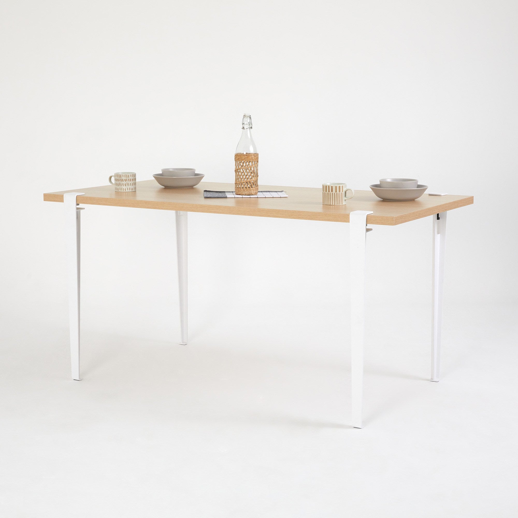 Mesa de Jantar Moderna Branca e Madeira 150cm - Montagem Rápida com Pernas de Aço Preto