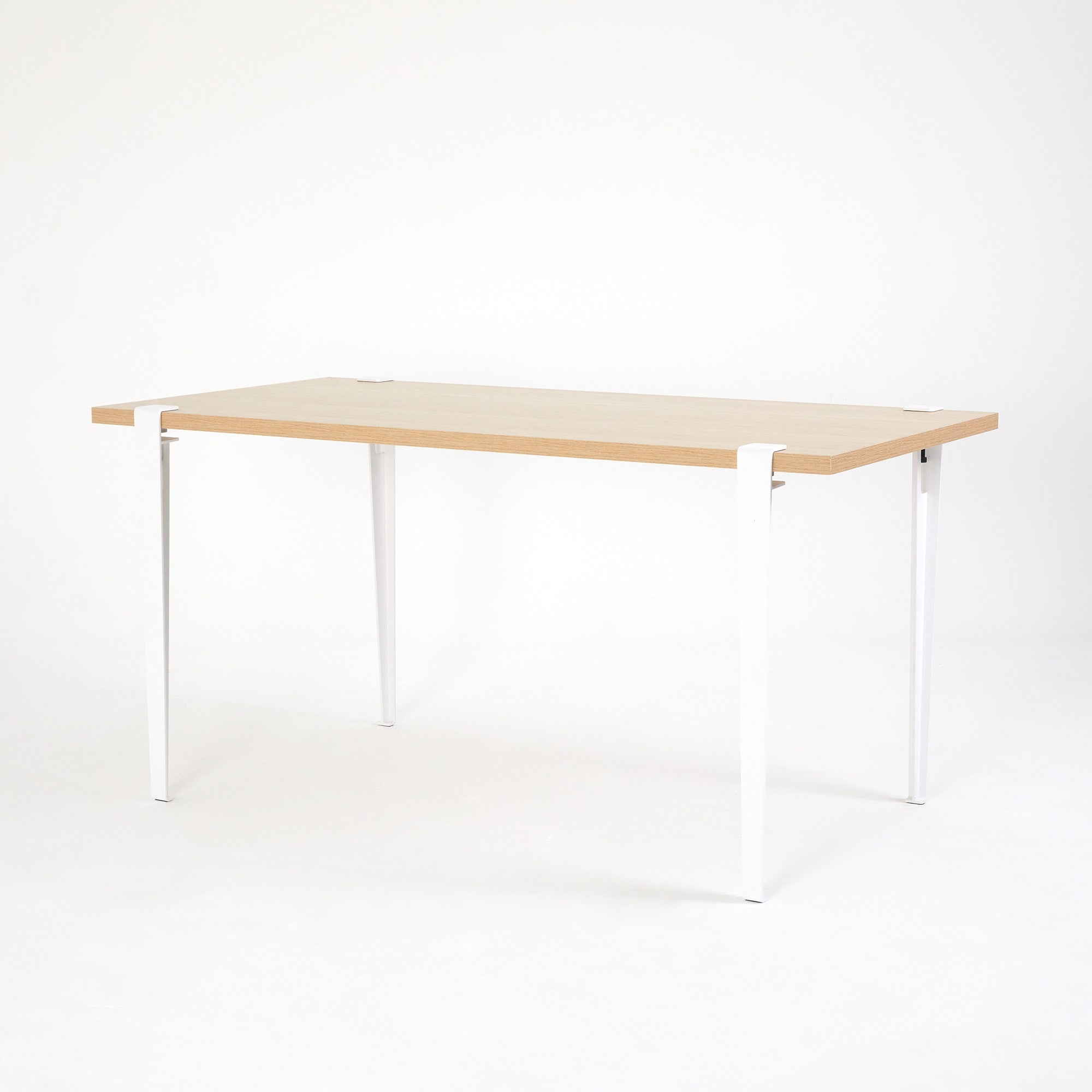 Mesa de Jantar Moderna Branca e Madeira 150cm - Montagem Rápida com Pernas de Aço Preto