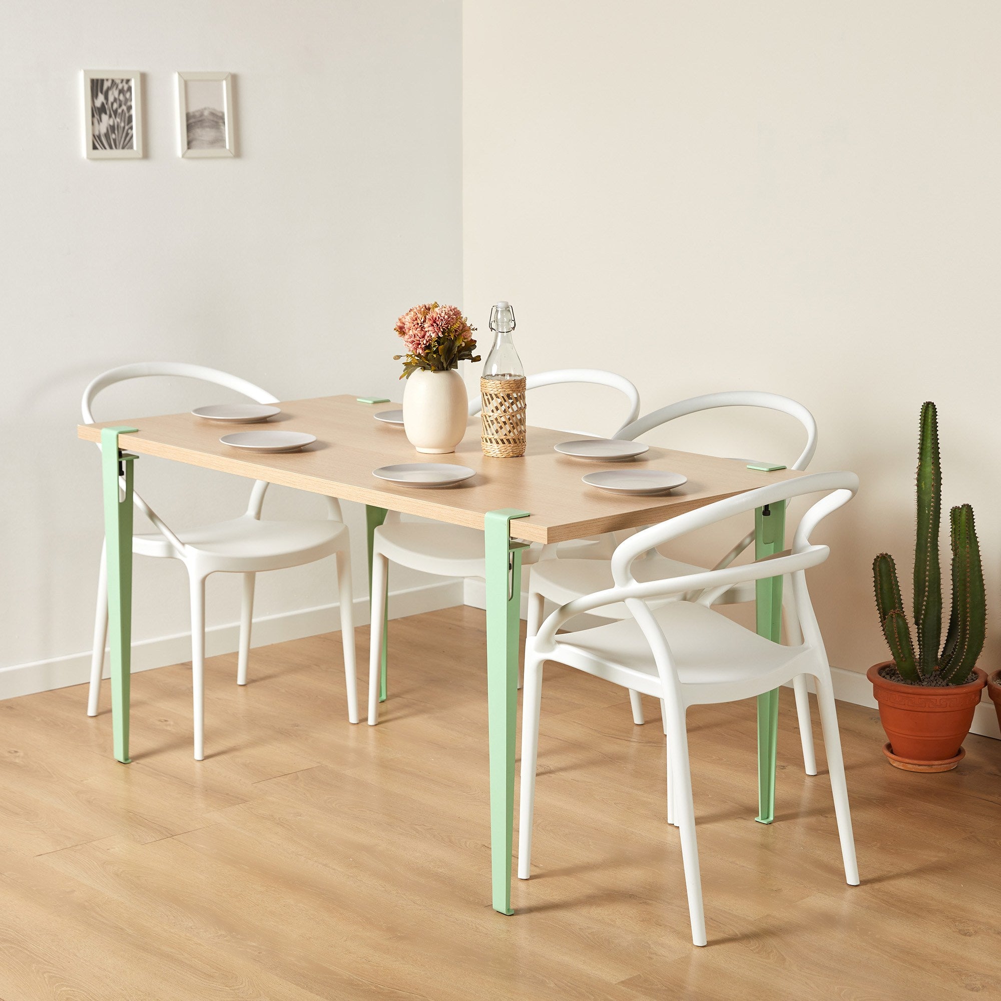 Mesa de Jantar Moderna em Verde Menta com Pernas de Aço - 150cm x 75cm, Montagem Rápida e Fácil