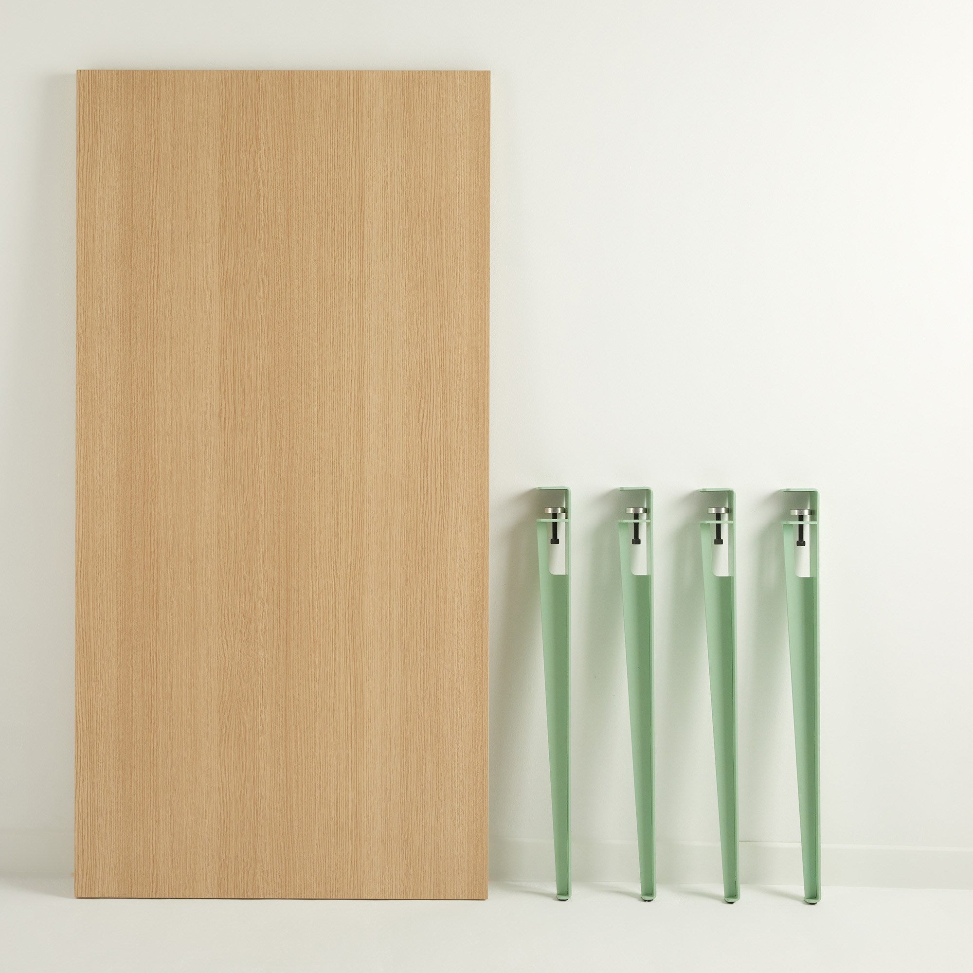 Mesa de Jantar Moderna em Verde Menta com Pernas de Aço - 150cm x 75cm, Montagem Rápida e Fácil
