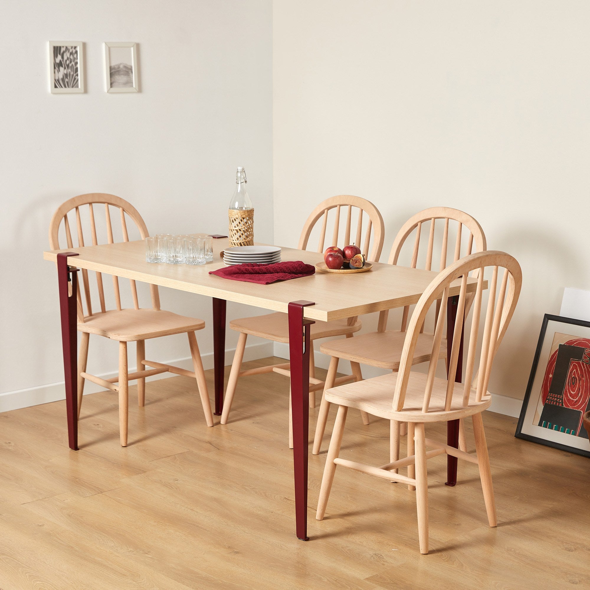Mesa de Jantar Elegante Borgonha com Pernas de Aço - 150cm, Montagem Rápida e Fácil