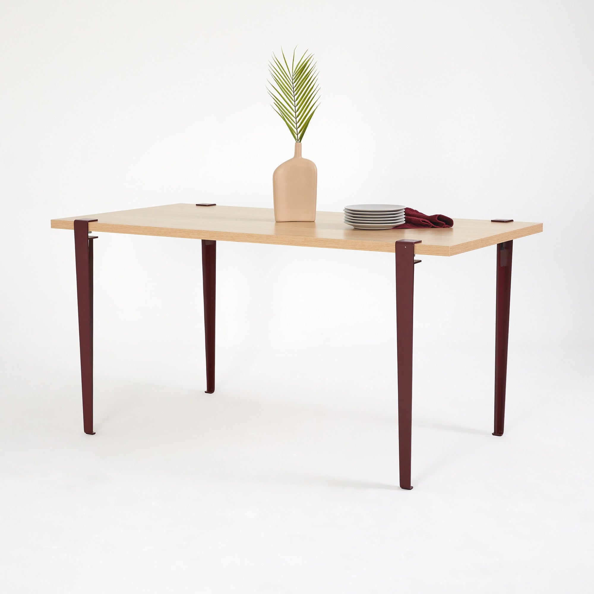 Mesa de Jantar Elegante Borgonha com Pernas de Aço - 150cm, Montagem Rápida e Fácil