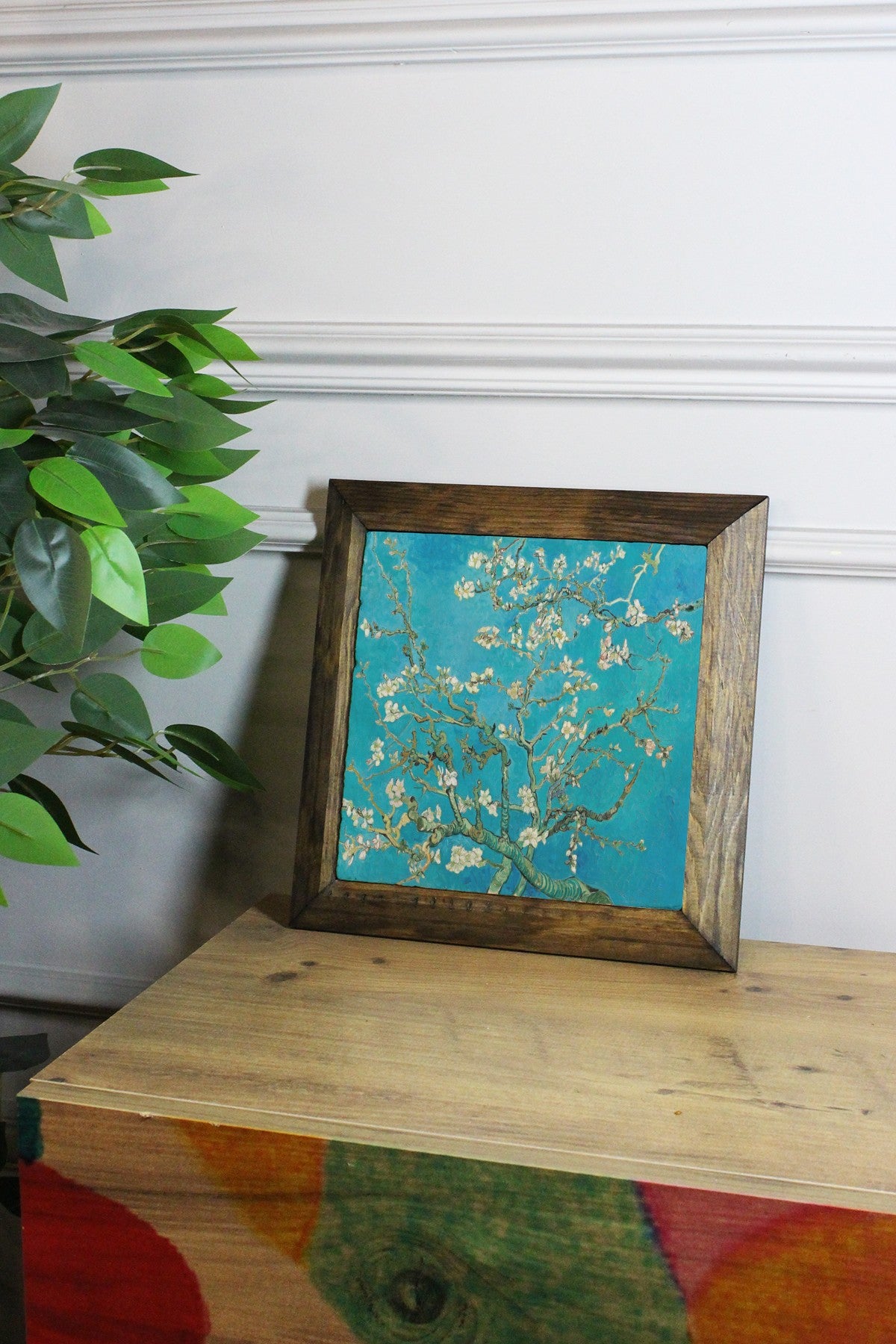 Quadro Decorativo Multicolor em Pedra 26x26 cm com Moldura de Madeira 2,5 cm e Impressão UV – Ersytastablo54-26