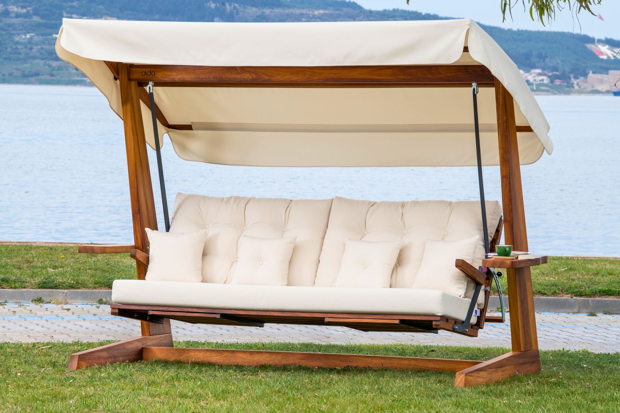 Baloiço de Jardim triplo – 270 cm x 195 cm x 120 cm – Bege – Madeira Iroko