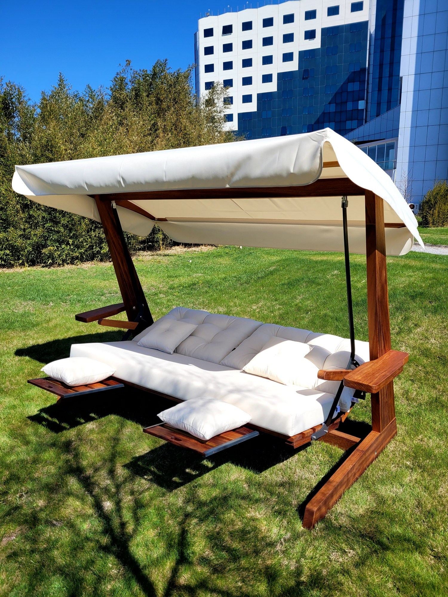 Baloiço de Jardim triplo – 270 cm x 195 cm x 120 cm – Bege – Madeira Iroko