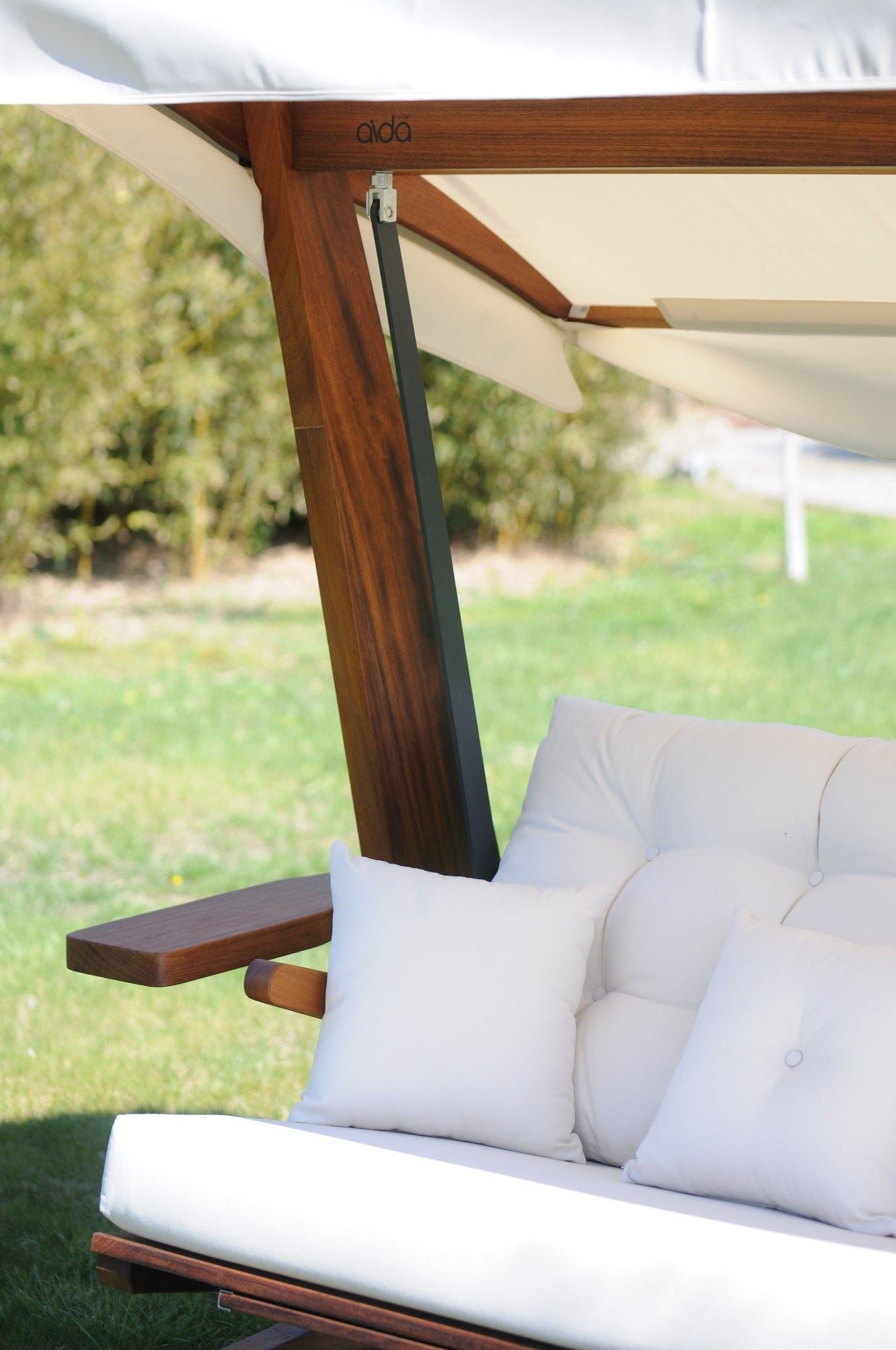 Baloiço de Jardim triplo – 270 cm x 195 cm x 120 cm – Bege – Madeira Iroko