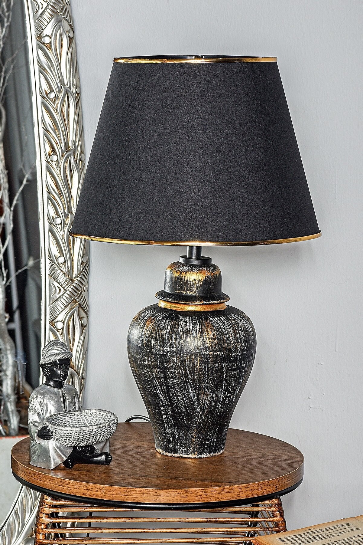 Candeeiro de mesa-TM271-Dourado
Preto