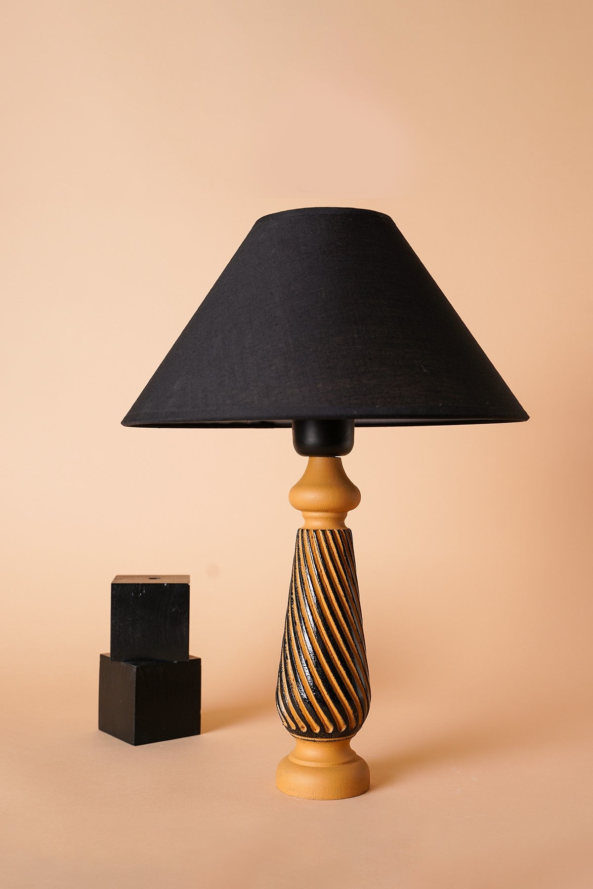 Candeeiro de mesa-YL570-Laranja
Preto