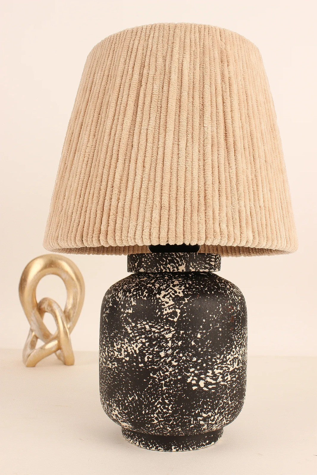 Candeeiro de mesa-YL647-Preto
Creme