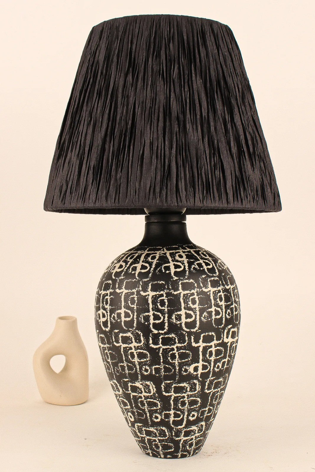 Candeeiro de mesa-YL671-Preto
Creme