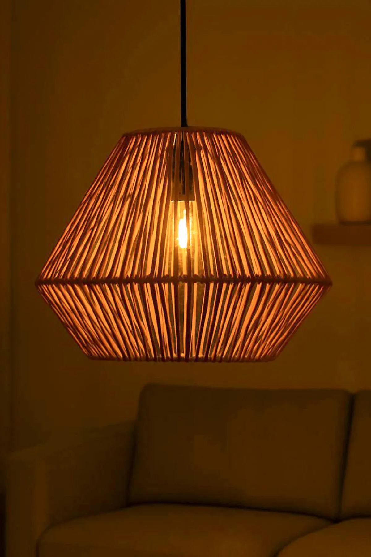 Candeeiro de Teto – Ø33 h:27 cm – Ecru – Corpo metálico com cúpula de Rafia