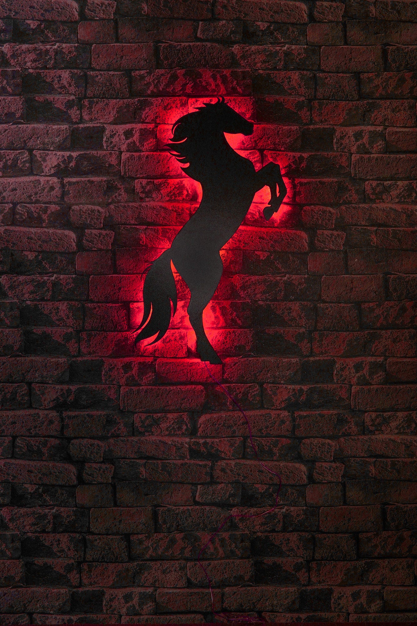 Iluminação LED Decorativa Vermelha 60x30cm - 60 LEDs por Metro com Base MDF Preta e Adaptador 12V