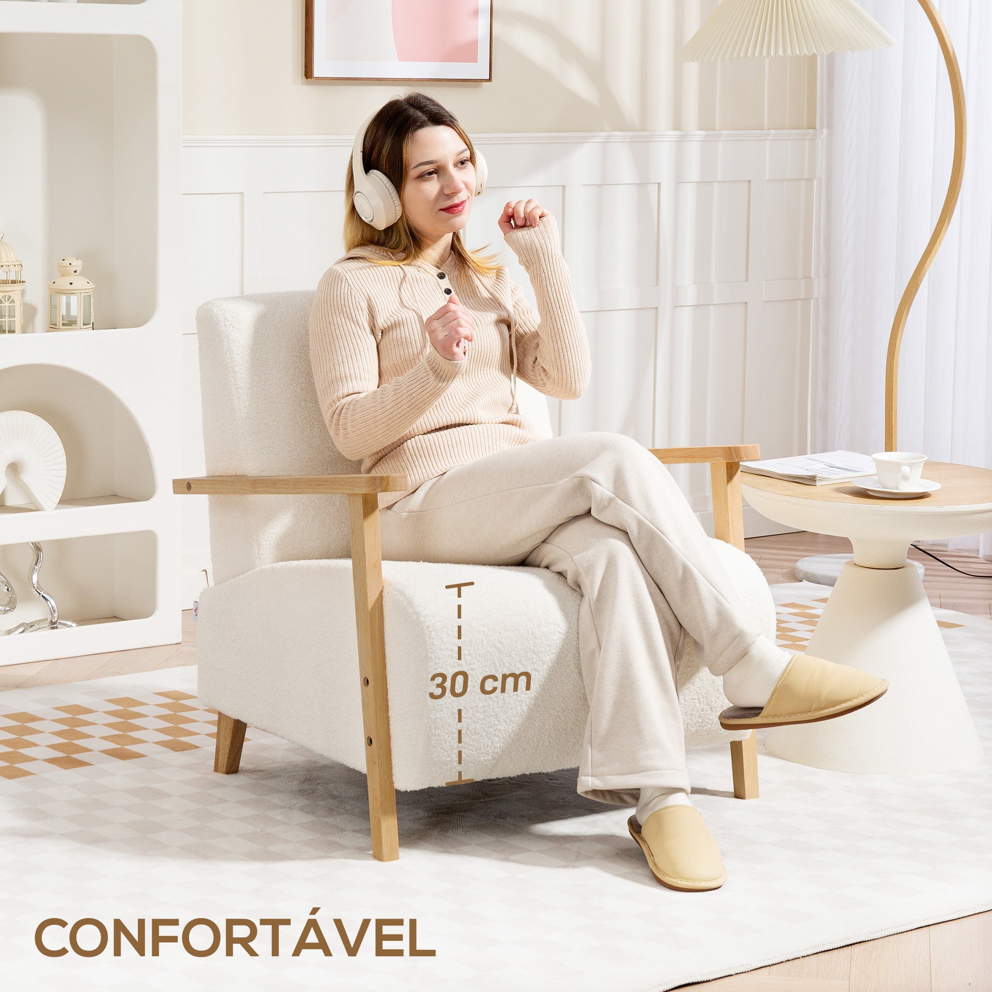 Poltrona Nórdica Estofada em Borrego 74,5x76x78 cm - Creme Branco