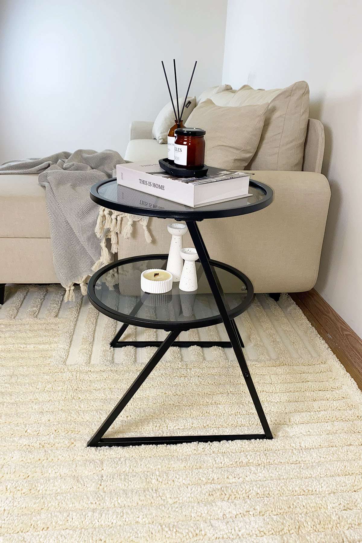 Mesa Lateral Preta em Vidro Temperado e Metal - 42x55x42cm - Design Moderno e Elegante