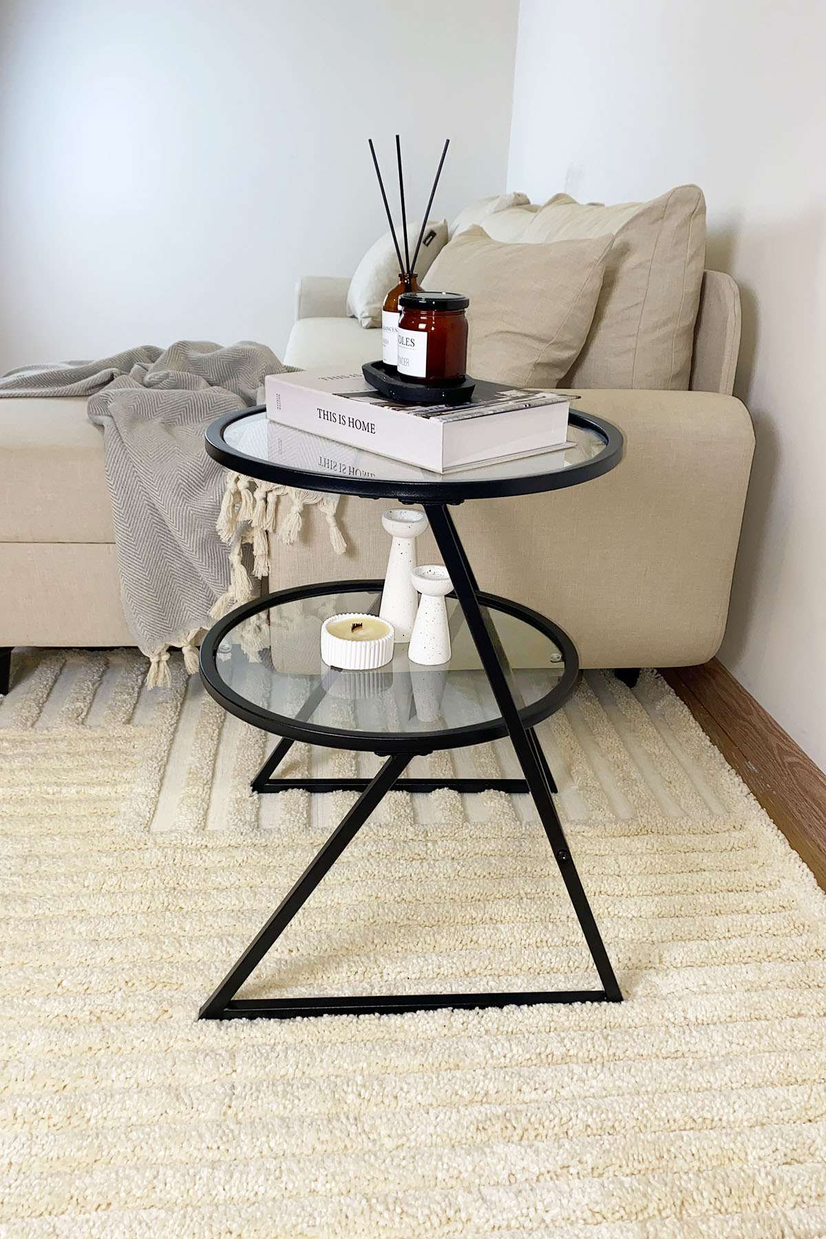 Mesa Lateral Preta em Vidro Temperado e Metal - 42x55x42cm - Design Moderno e Elegante