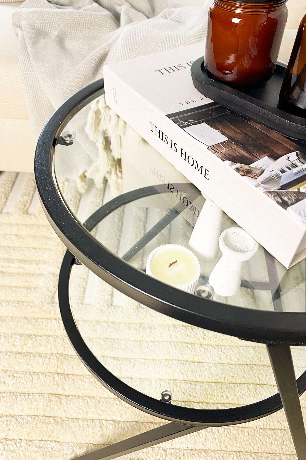 Mesa Lateral Preta em Vidro Temperado e Metal - 42x55x42cm - Design Moderno e Elegante