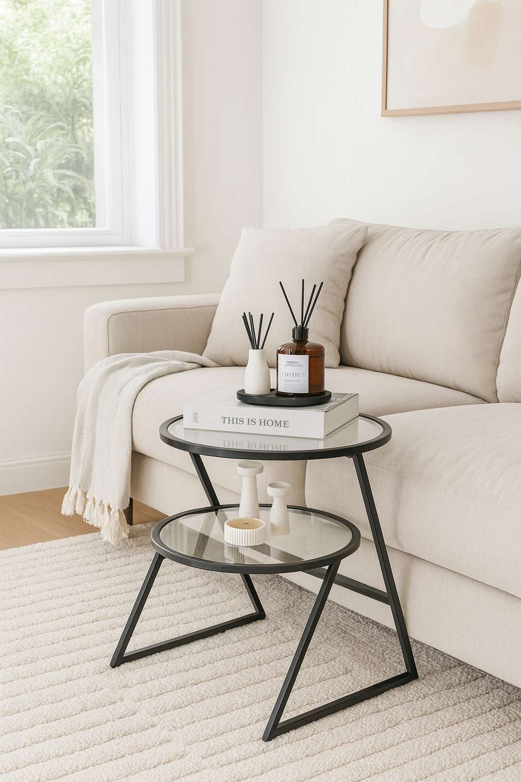 Mesa Lateral Preta em Vidro Temperado e Metal - 42x55x42cm - Design Moderno e Elegante