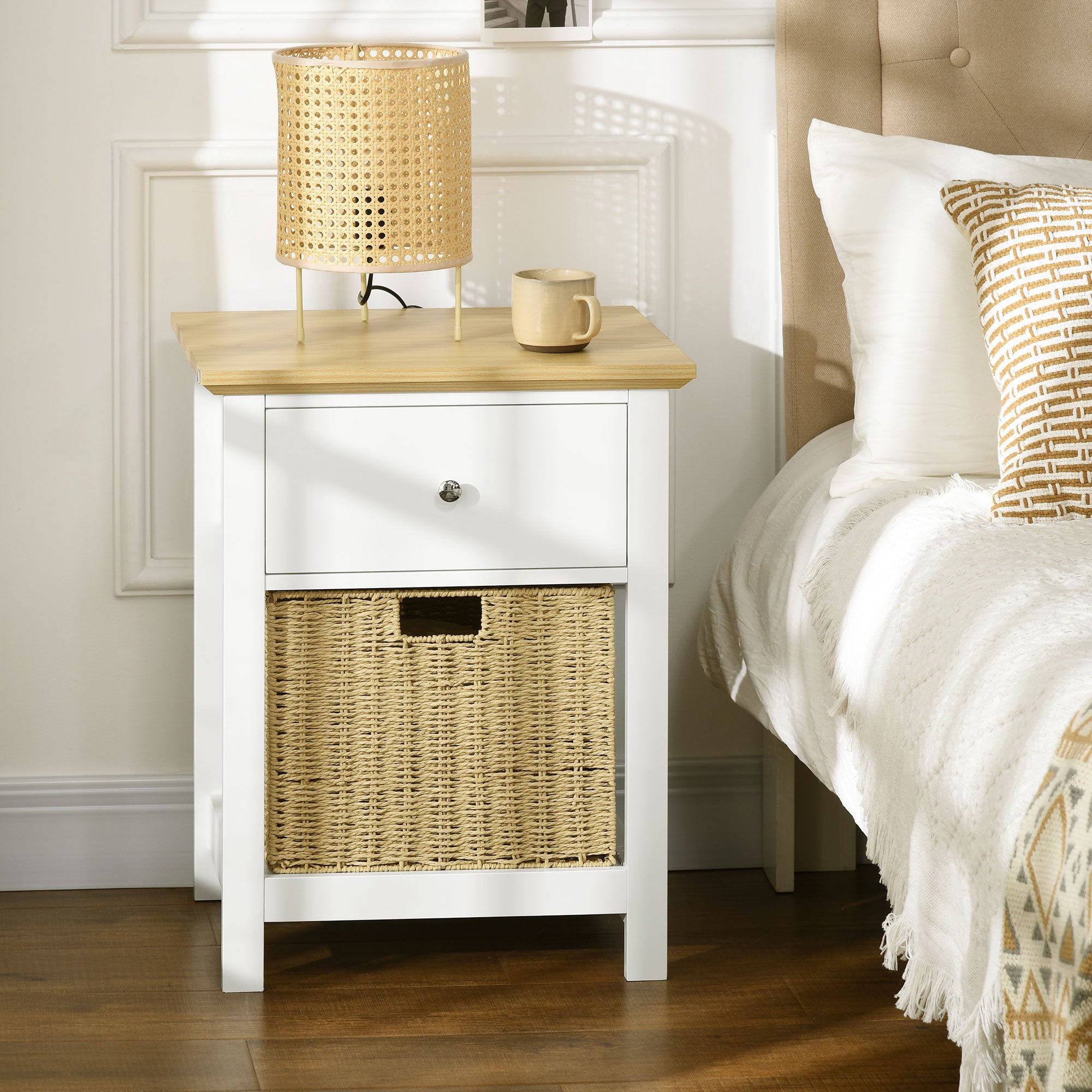 Mesa de Cabeceira Moderna com Gaveta de Armazenamento e Cesto de Vime 49x39x64 cm Branco e Madeira