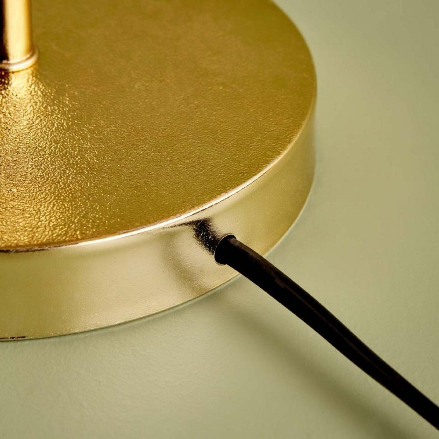 Candeeiro de Mesa – 37 cm – Bege e Dourado – Tecido e Metal