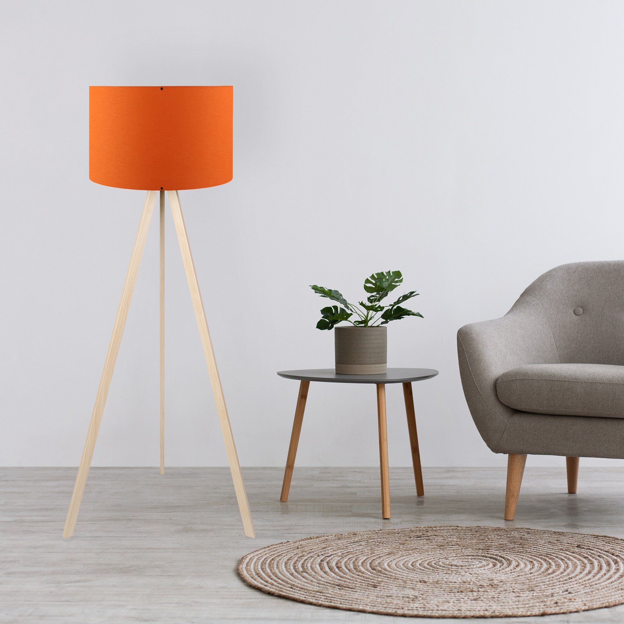 Candeeiro de Pé – 38 x 140 cm – Laranja e Carvalho – MDF e tecido PVC