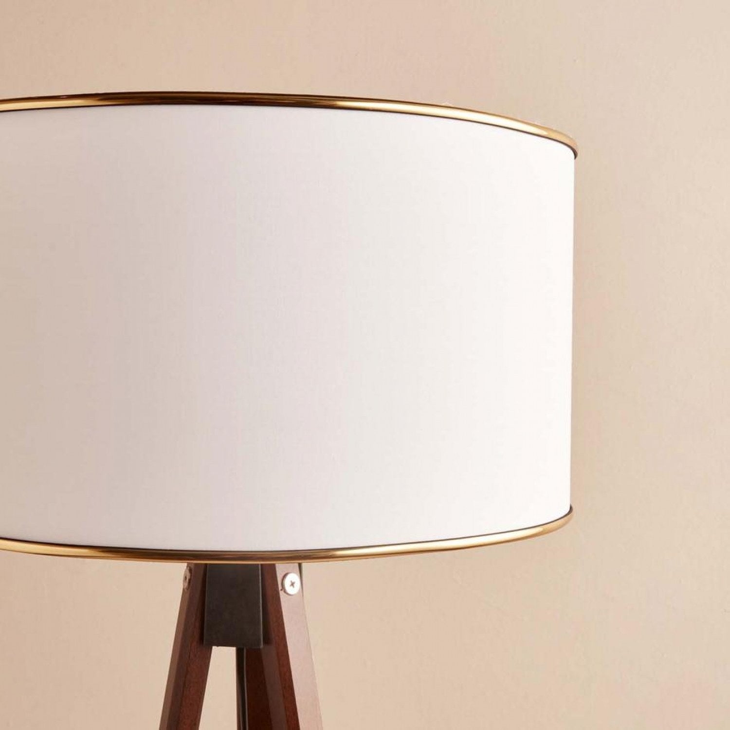 Candeeiro de Pé – 140 cm – Branco e Marrom – Tecido e Madeira