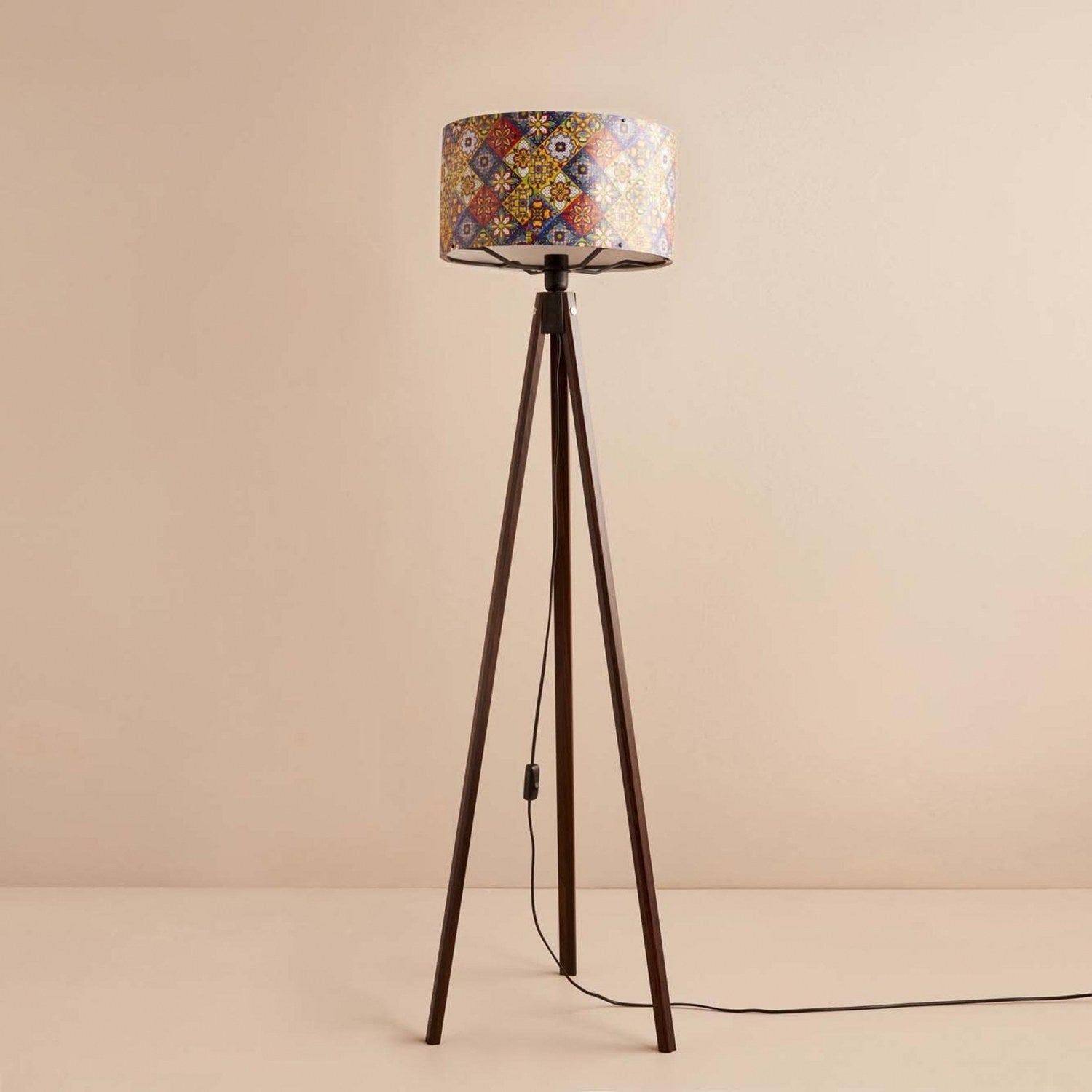 Candeeiro de Pé – 140 cm – Multicolorido – Tecido e Madeira