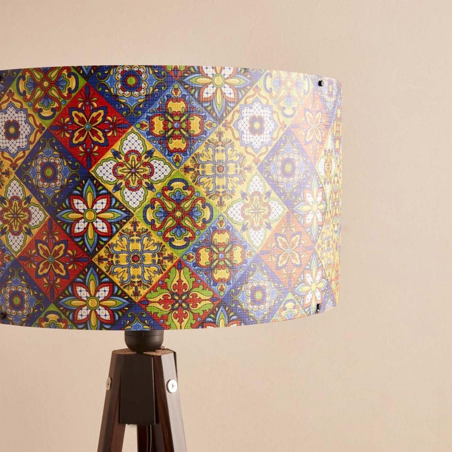 Candeeiro de Pé – 140 cm – Multicolorido – Tecido e Madeira