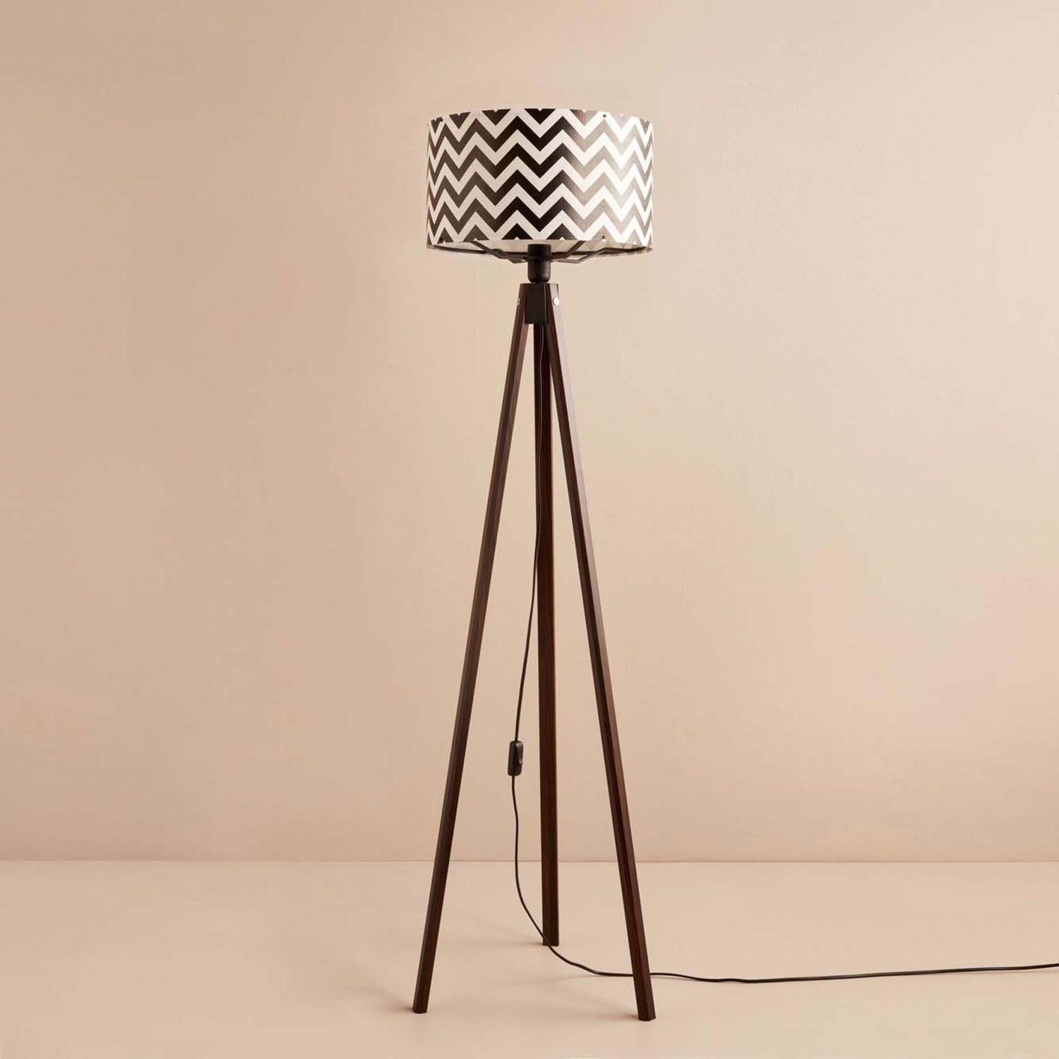 Candeeiro de Pé – 140 cm – Preto e Branco – Tecido e Madeira
