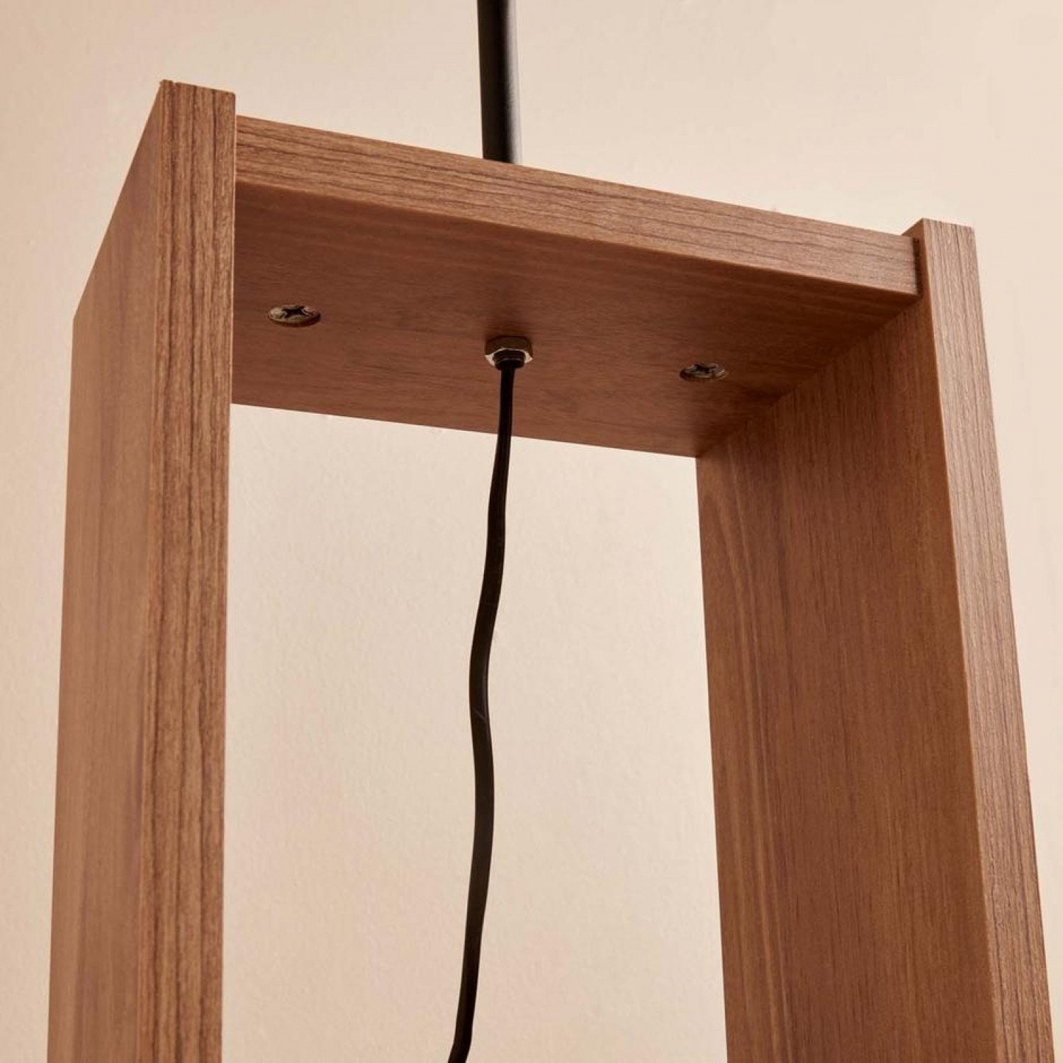 Candeeiro de Pé de Madeira – 21 cm diâmetro – Bege