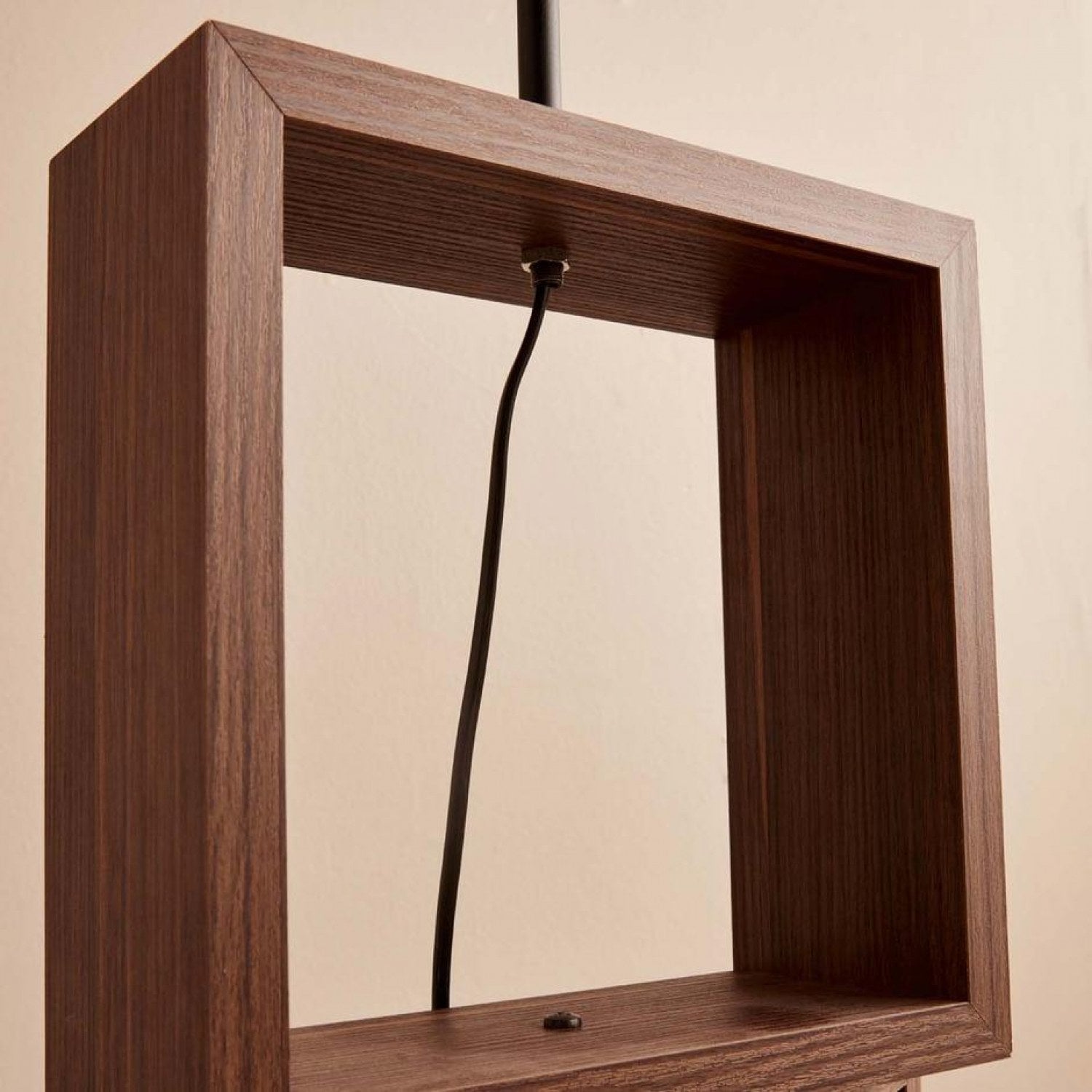 Candeeiro de Pé de Madeira – 21 cm / 20 cm – Bege
