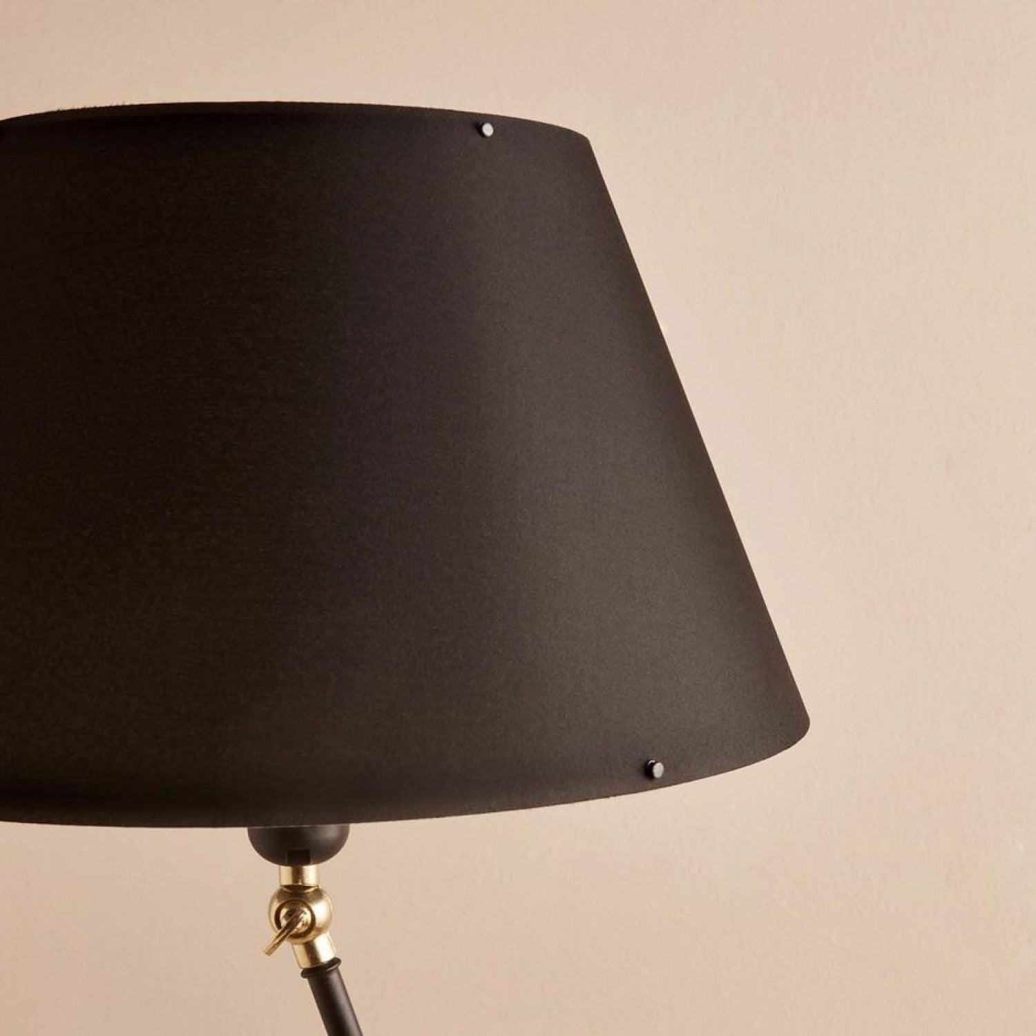Candeeiro de Pé – 150 cm – Preto – PVC e Metal