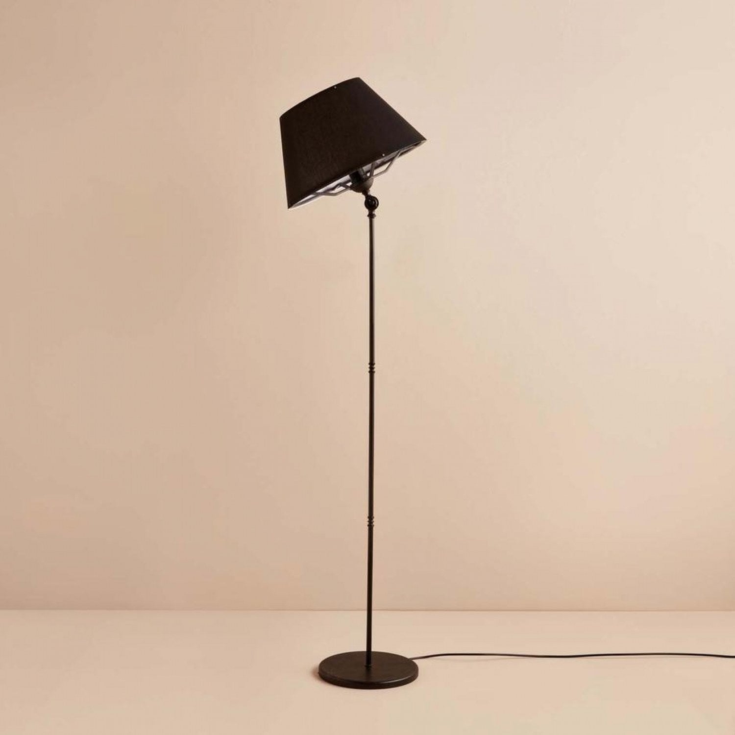 Candeeiro de Pé – 150 cm – Preto – PVC e Metal