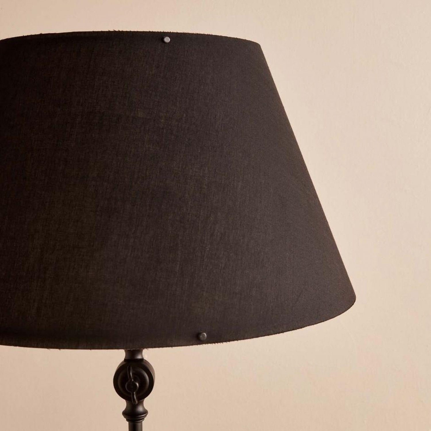 Candeeiro de Pé – 150 cm – Preto – PVC e Metal