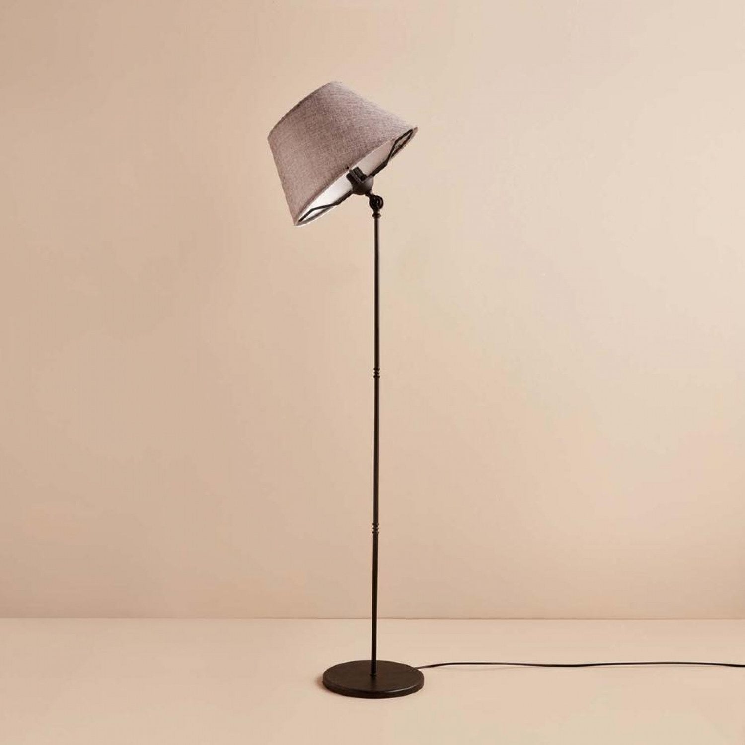 Candeeiro de Pé – 145 cm – Cinza e Preto – PVC e Metal