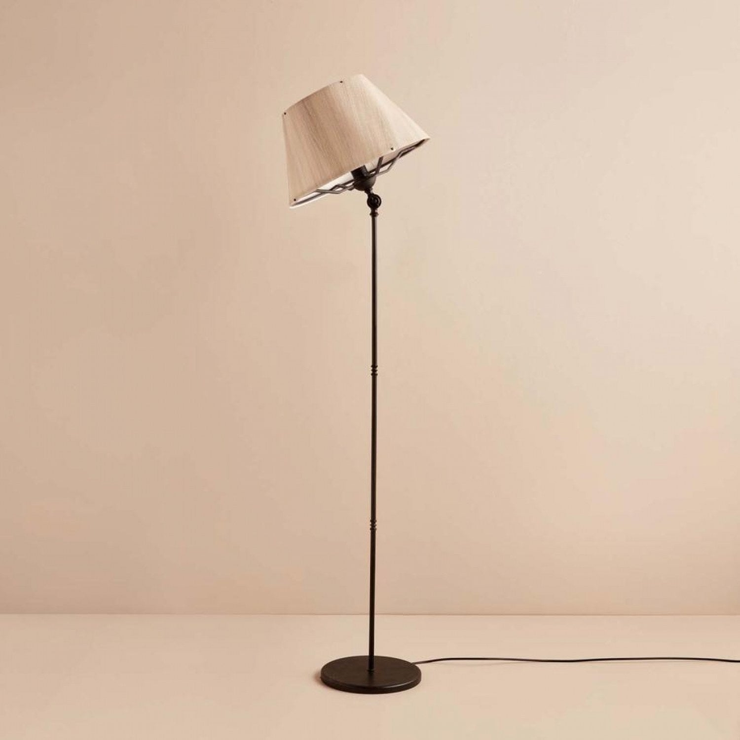 Candeeiro de Pé – 145 cm – Creme e Preto – PVC e Metal
