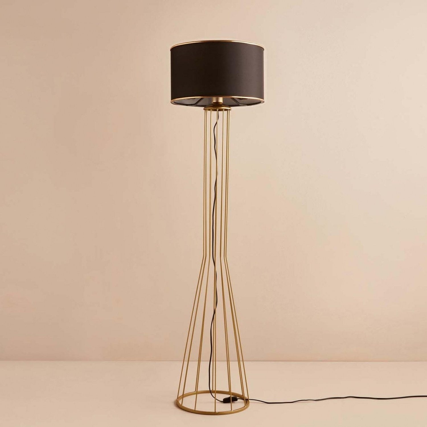 Candeeiro de Pé – 144 cm – Preto e Dourado – Metal
