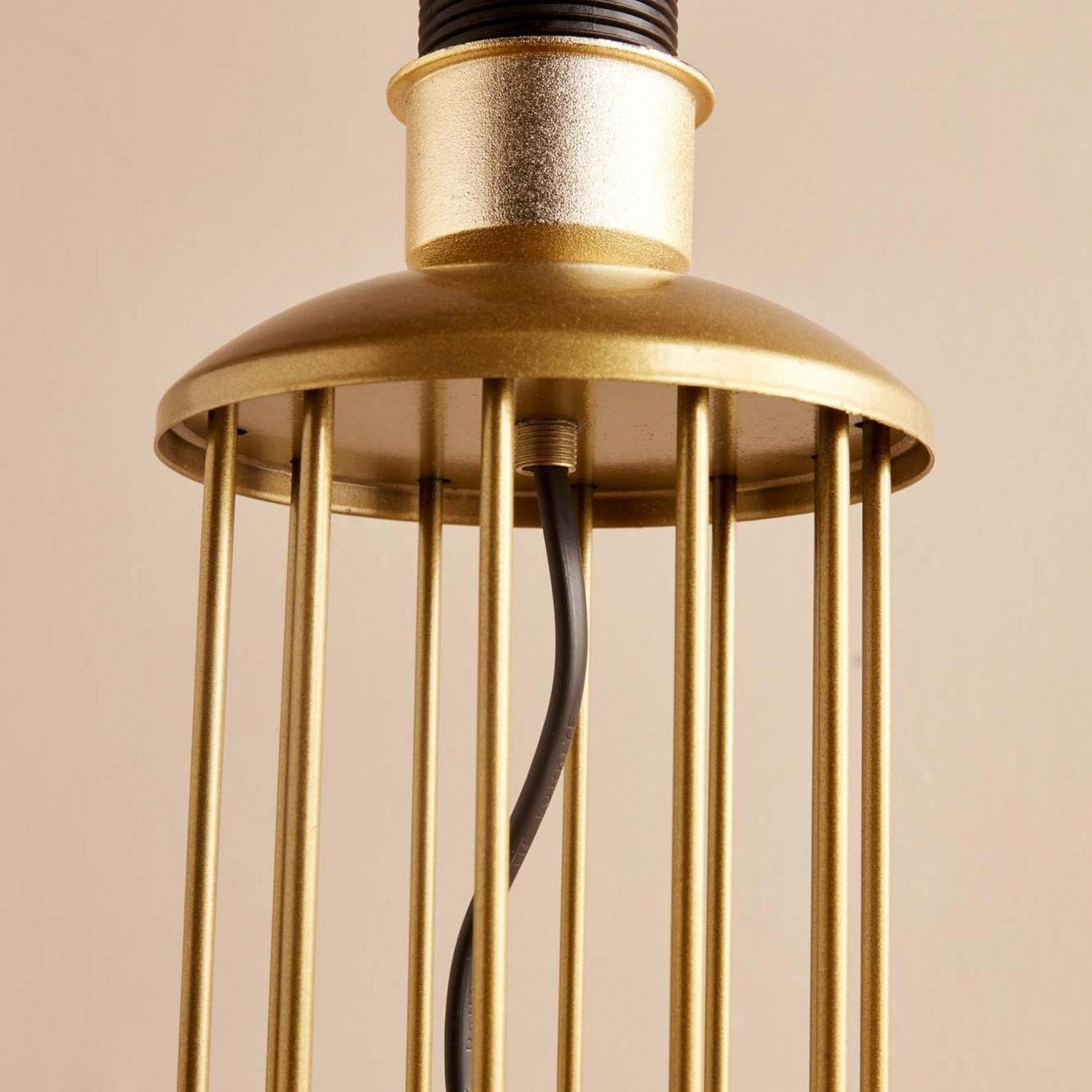 Candeeiro de Pé – 144 cm – Preto e Dourado – Metal